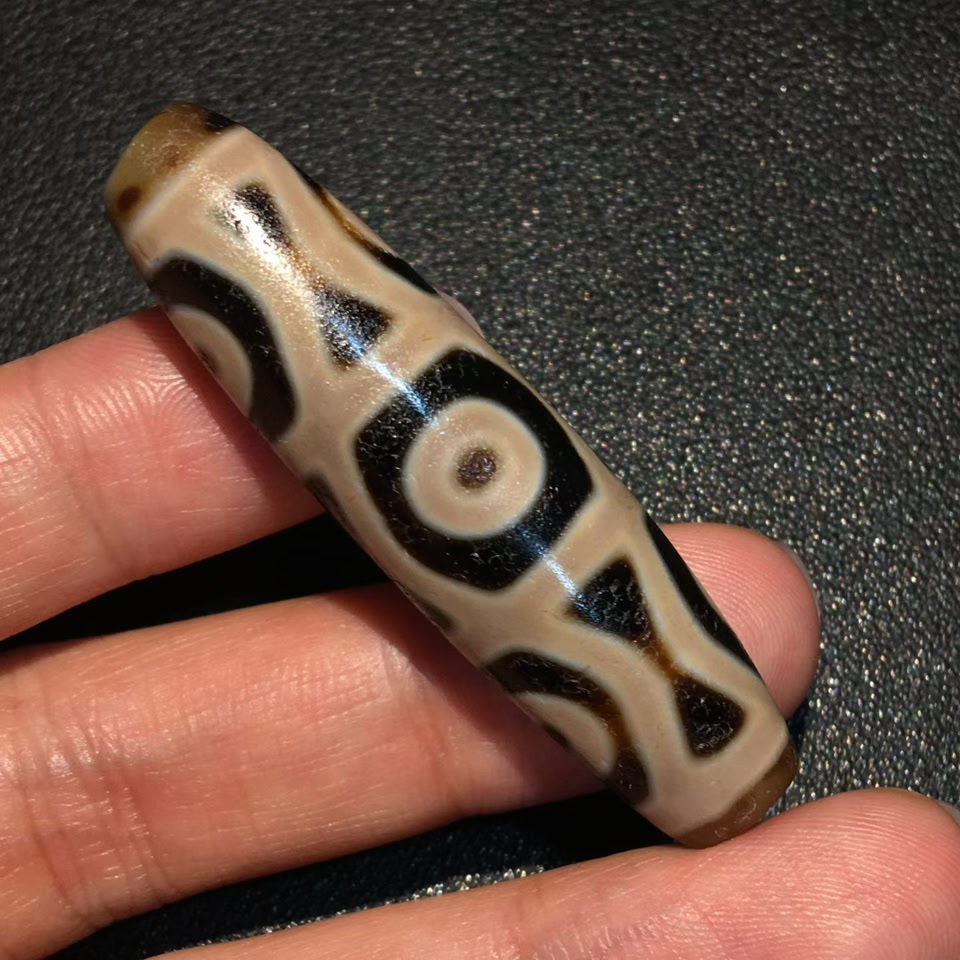 顶料迦玥手工时轮六眼天珠​ 尺寸：13.8X53mm