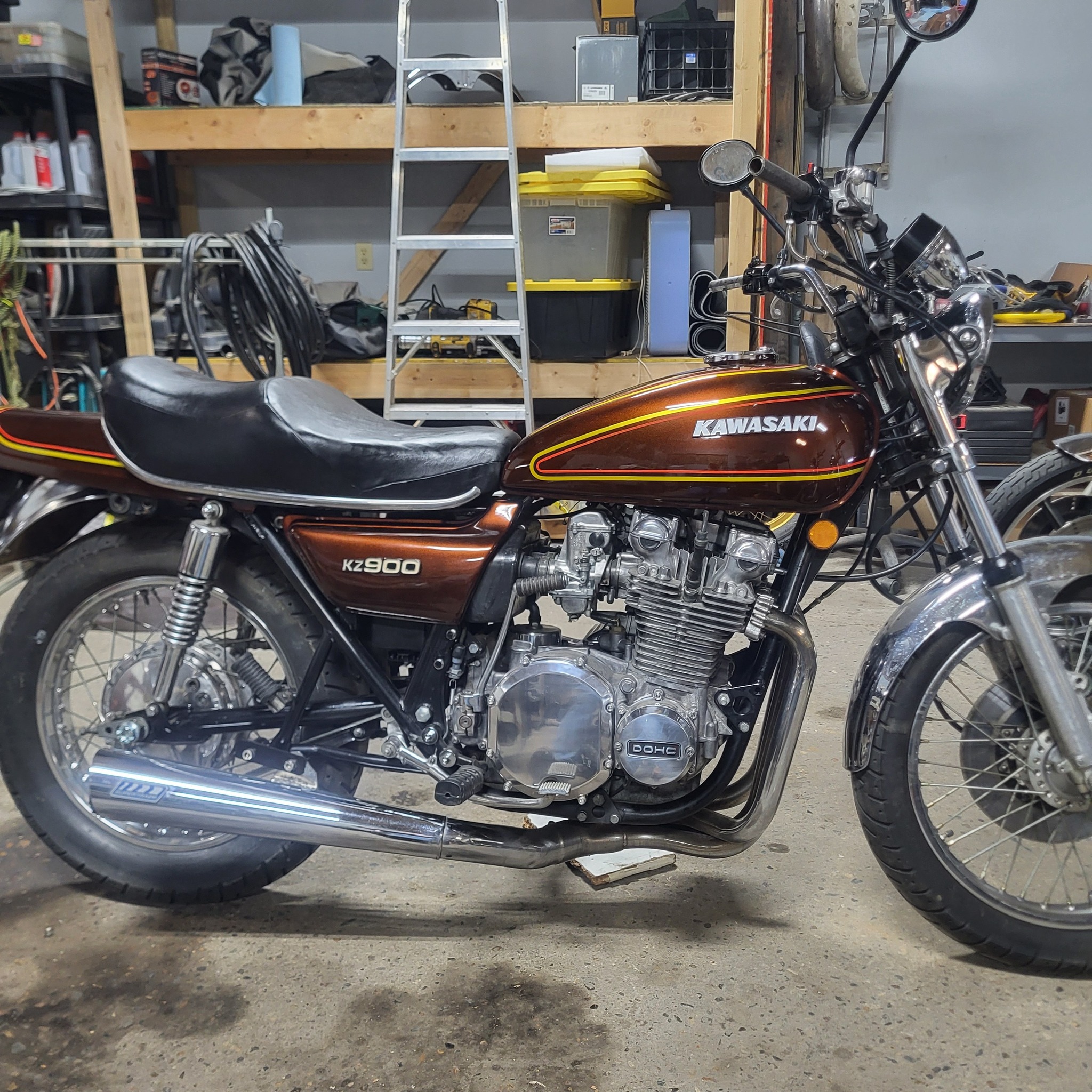Those vintage Kawasaki ZX7's just look damn good