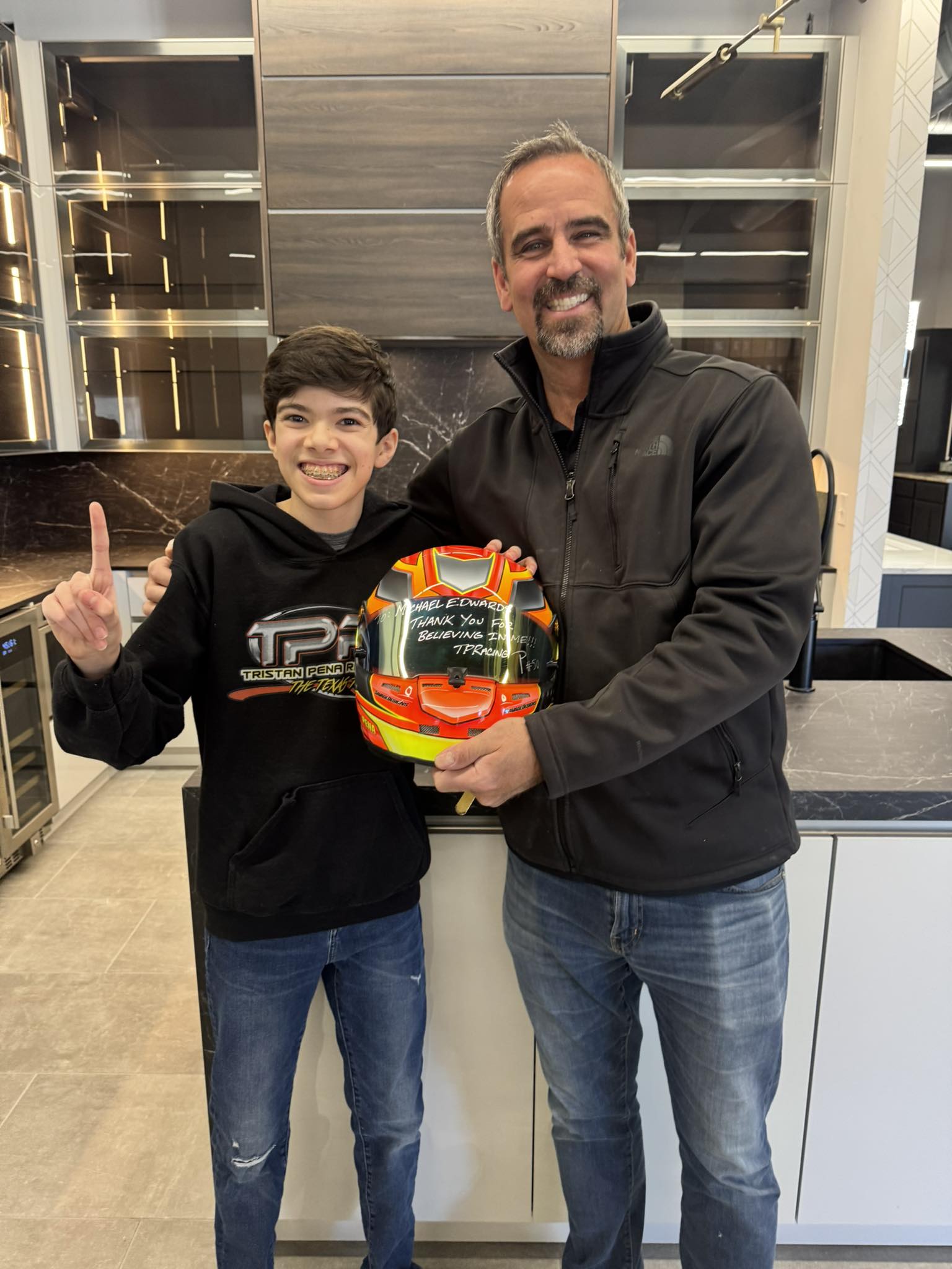 スマイル TPRacing renews partnership with Michael Edwards Custom Cabinetry
