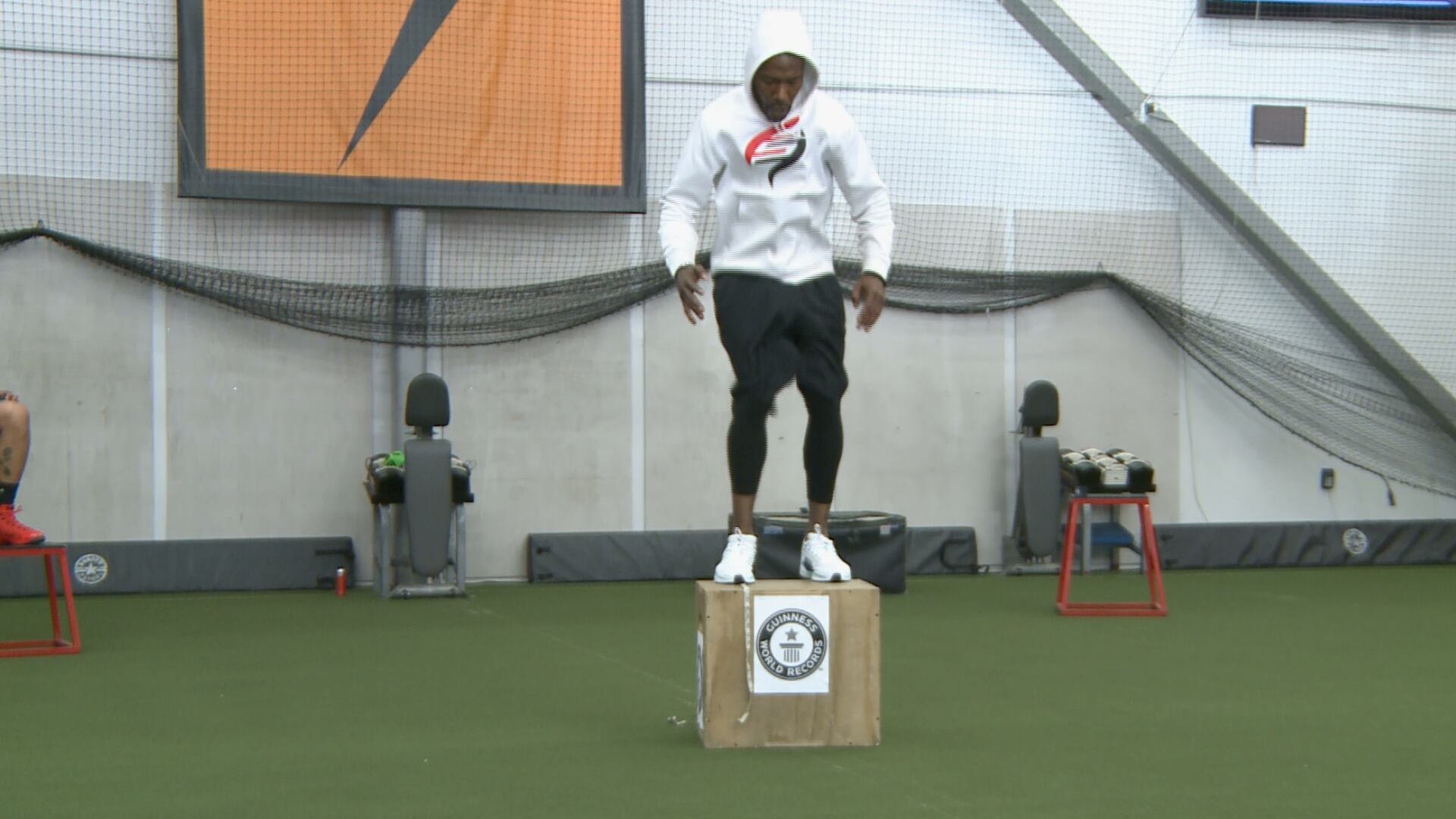 Alaska trainer breaks world record with 60 18-inch box jumps in 60