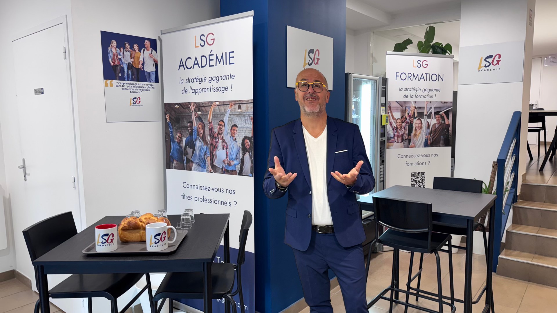 La - Il y a des formateurs indépendants. Des formateurs en entreprise ...