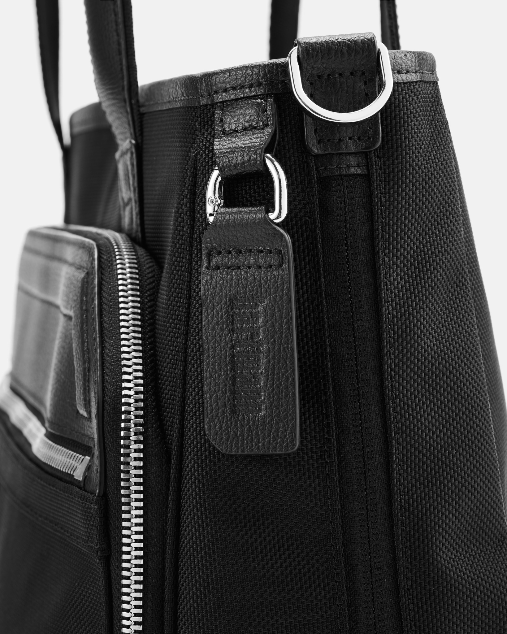 現代のワーキングウーマンに寄り添うバッグコレクション「ALVERNO」に 