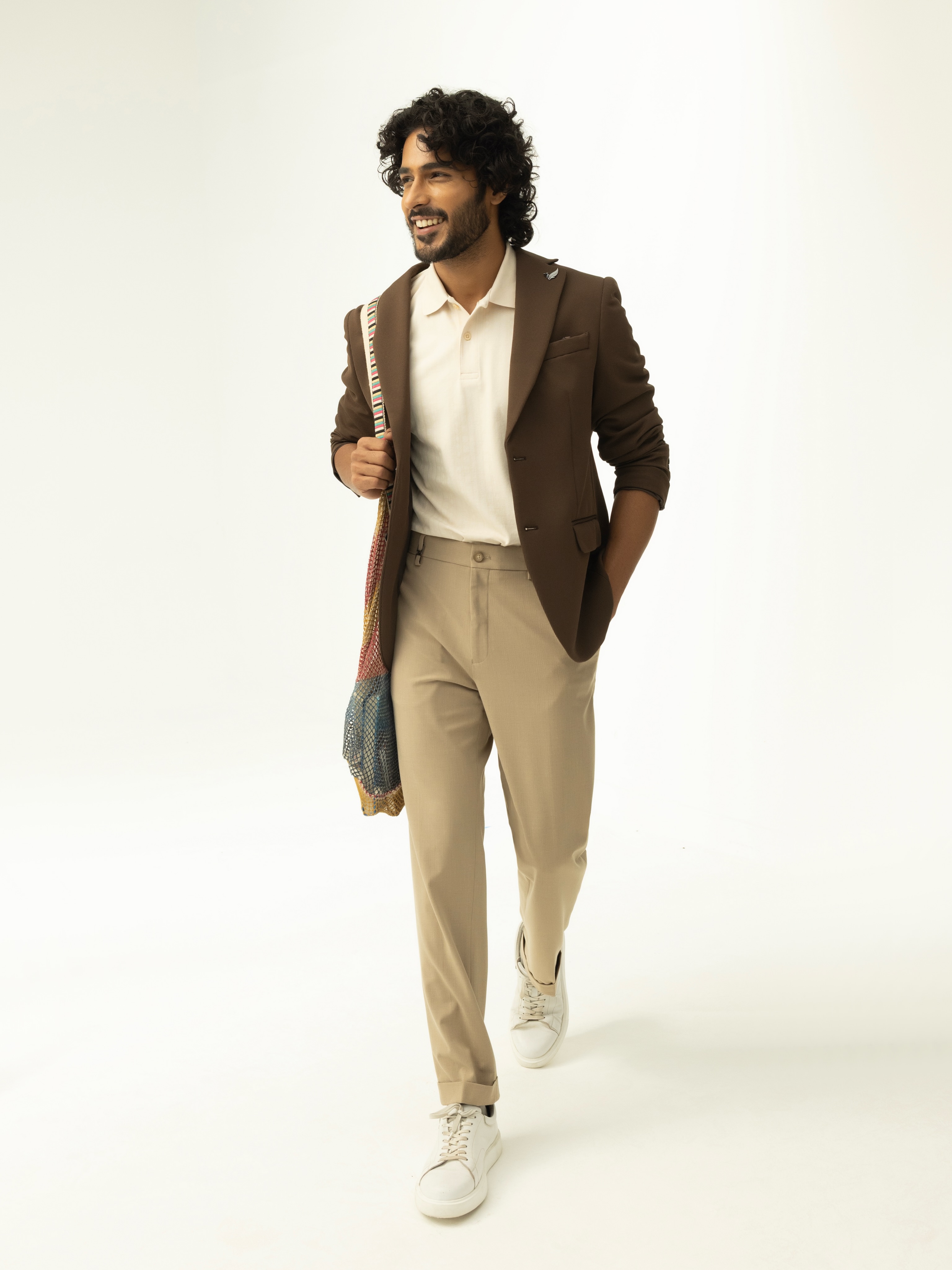 Light in its essence and form, The Summer Blazer makes it blazer 