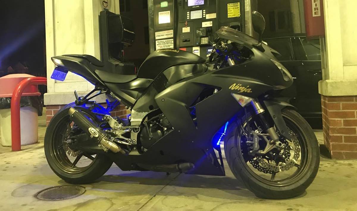 ‪‪❤︎‬ 2006 Kawasaki ZX-10R Submitted by Israel Saez