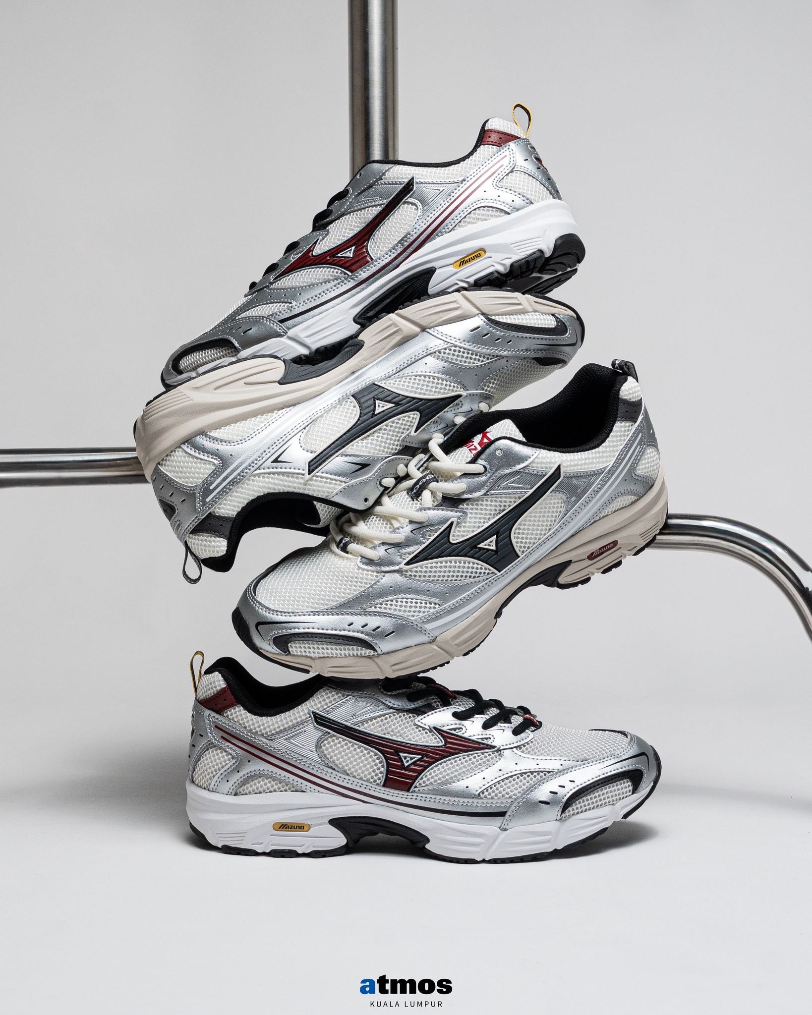 Step into the 2000s running era with the Mizuno MXR ⚡ Inspired by