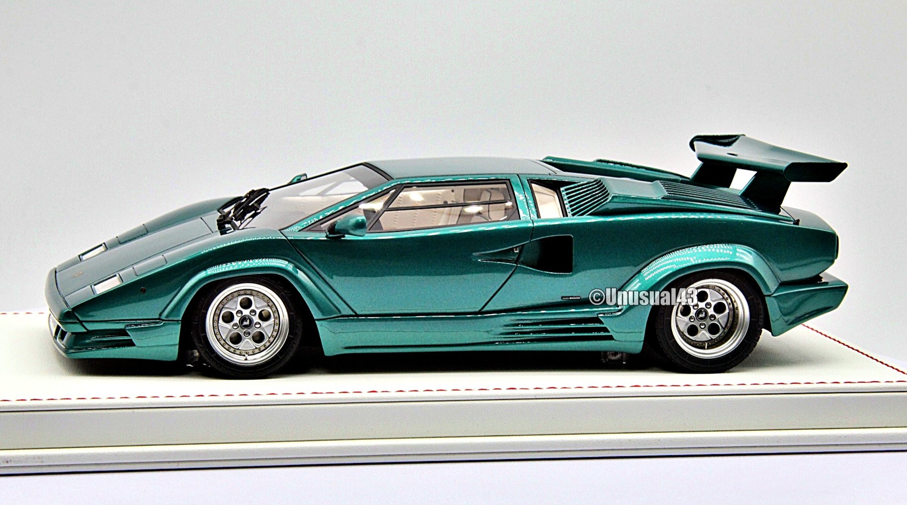 New in stock 1/18th Davis Giovanni Lamborghini Countach 25th 