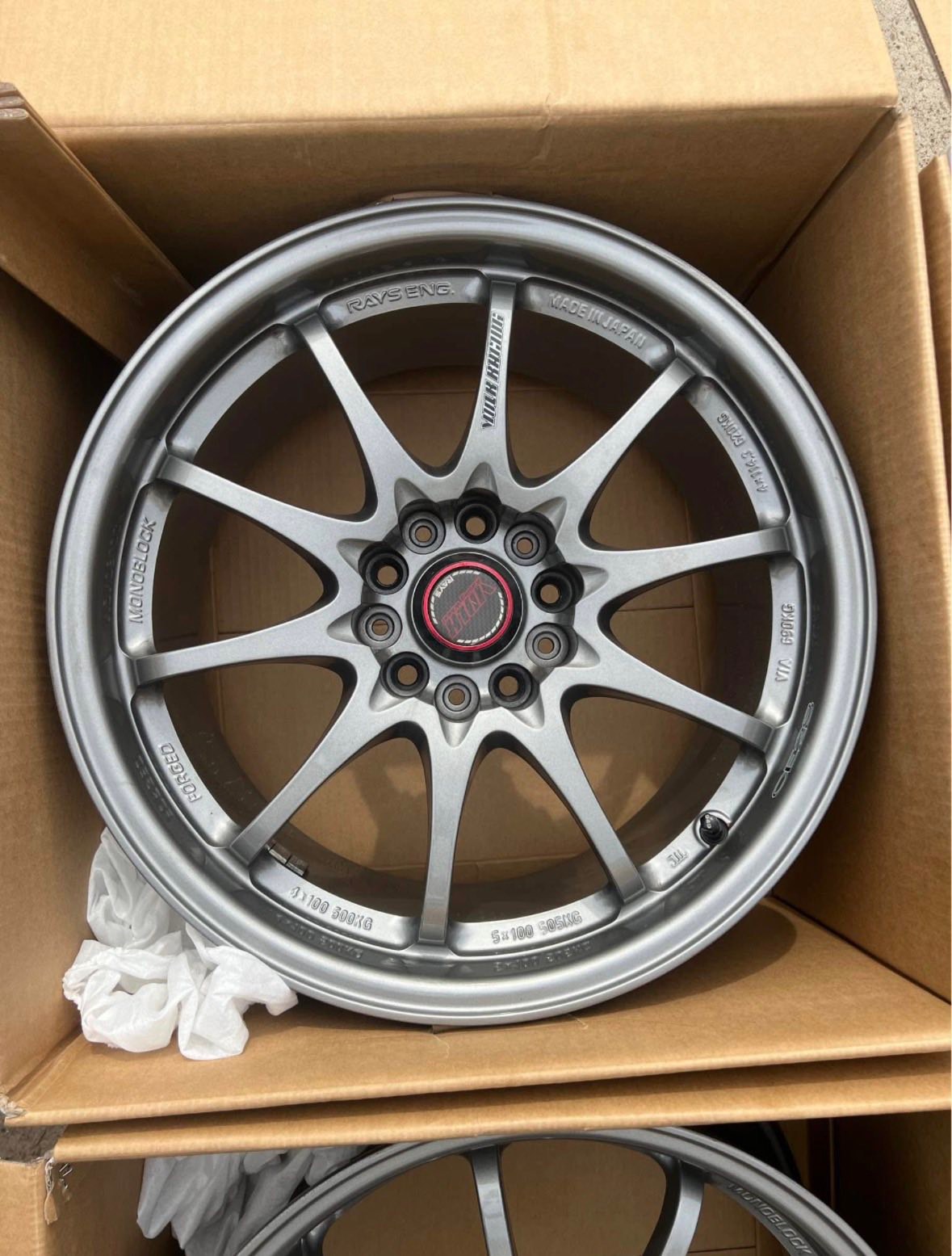 16x8 +28 CE28N 225/45/16 Advan A052
