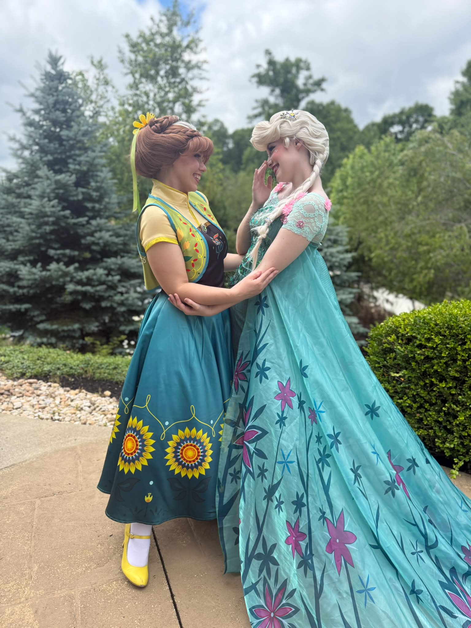 What are Elsa and Anna's dress styles for Epcot?