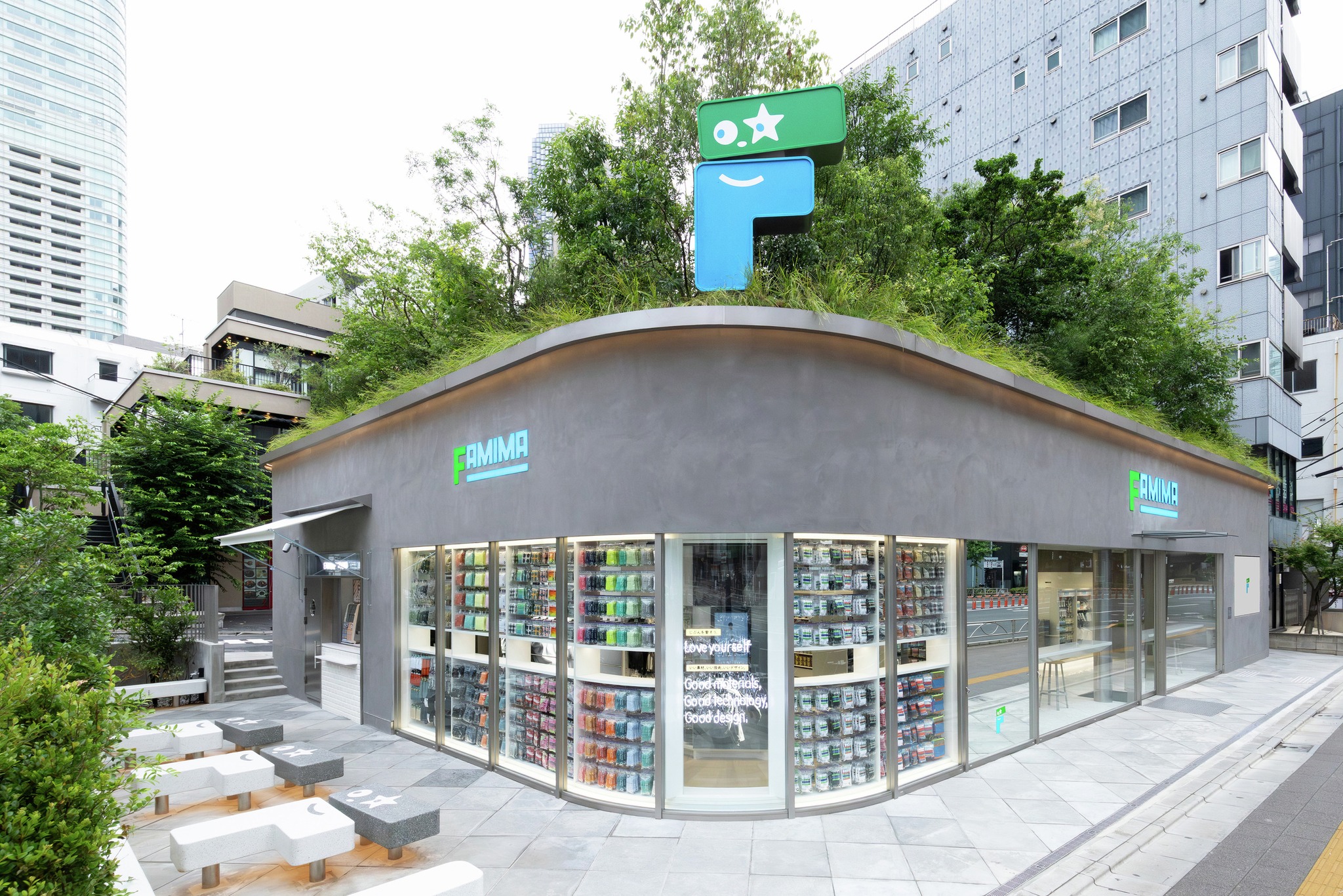 その他 FAMIMA PARK AZABUDAI NIGO R-1 No.1000 本日オープン】ファミマ初の旗艦店🎉✨ NIGO®氏が手掛ける「FAMIMA
