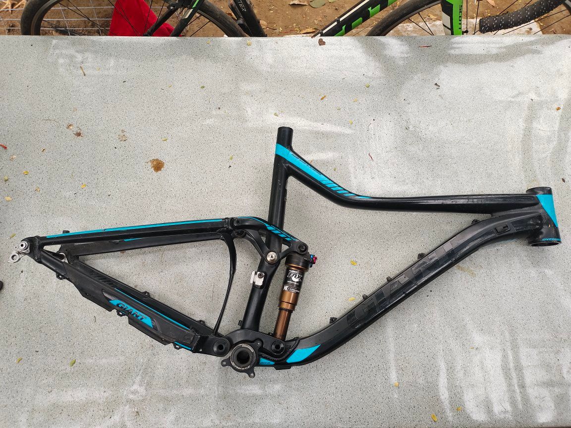 Giant Aluxx SL Fluidform 26er mountain bike for sale