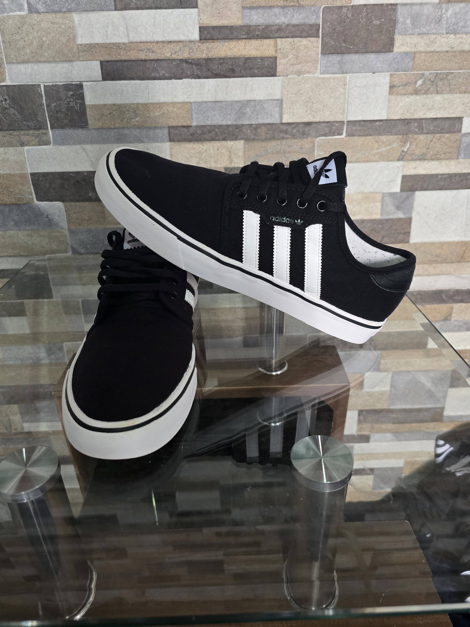 Bonitos tenís nuevos Adidas para entrenamiento de beisbol o