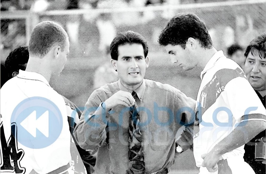 Retrobolas - Teddy Cardama dando instrucciones a César Balbín y Gustavo ...