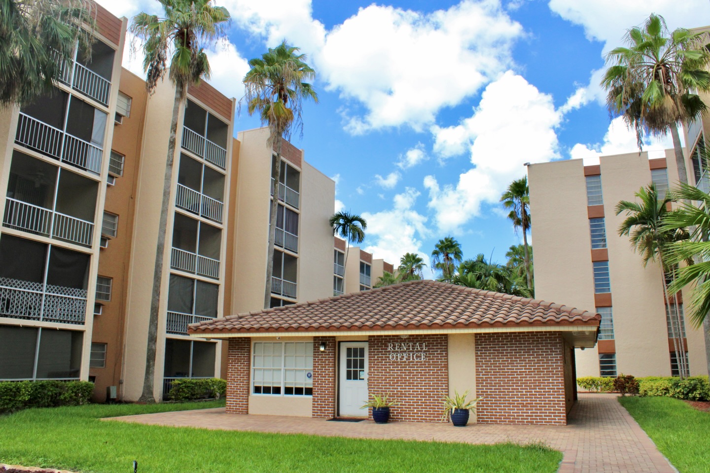 Inverrary 441 Apartments (954) 792-0002 | Lauderhill FL