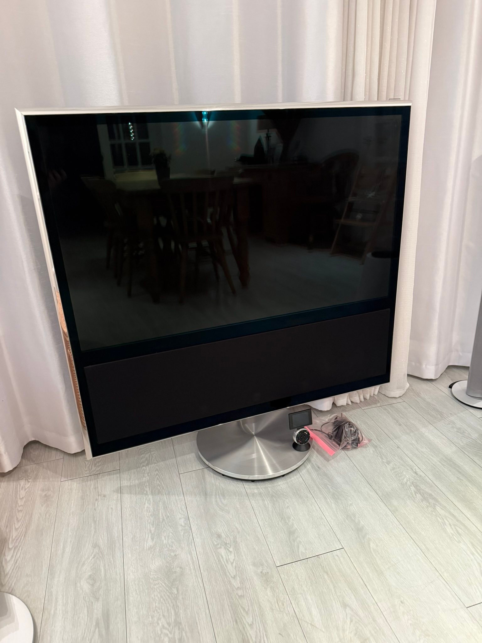 Beovision 11-46 for sale with stand and remote