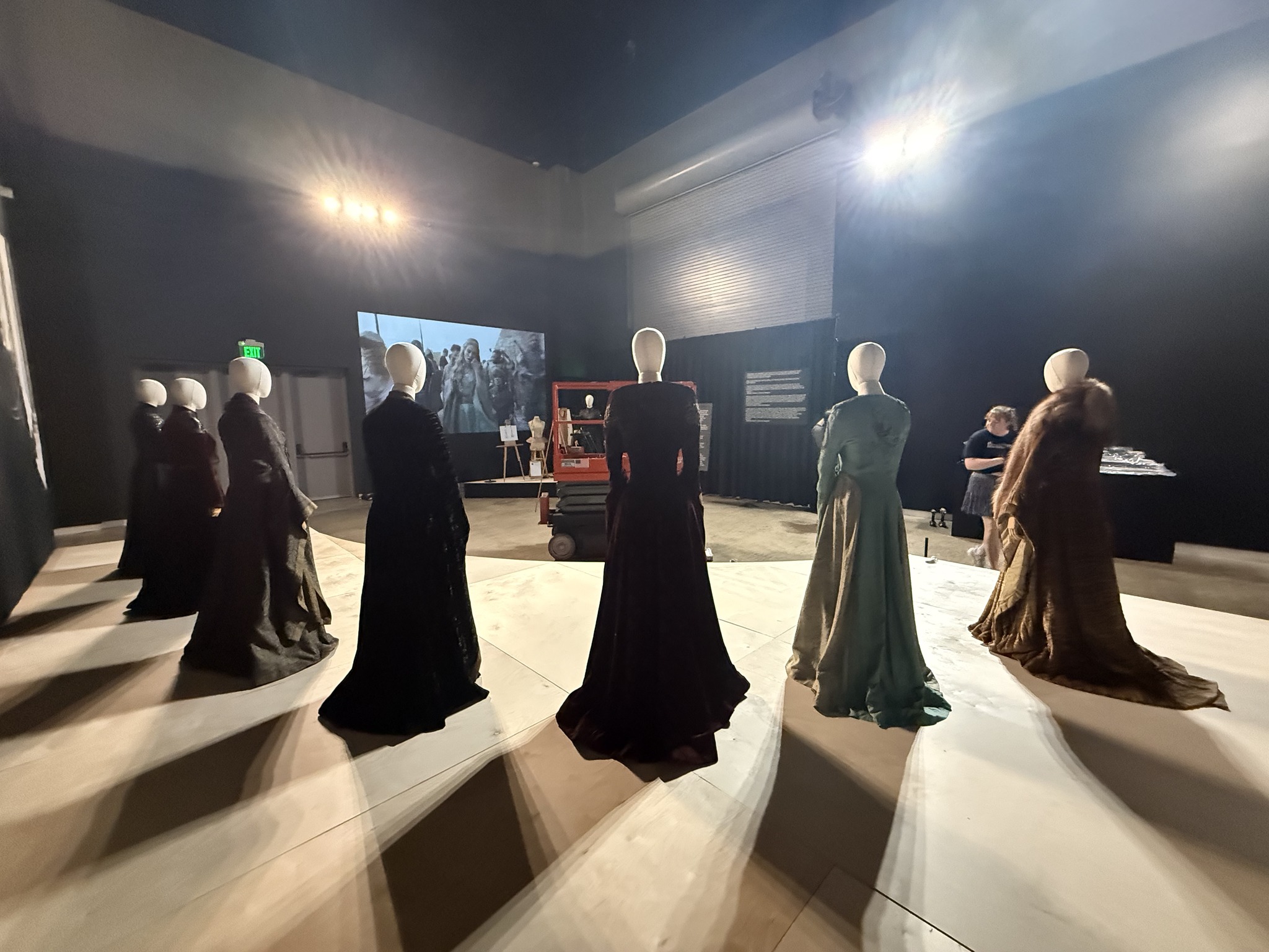 cersei green dress What is Cersei's most iconic costume in Game of Thrones? swatch:the-holly-gown-dark-red-609