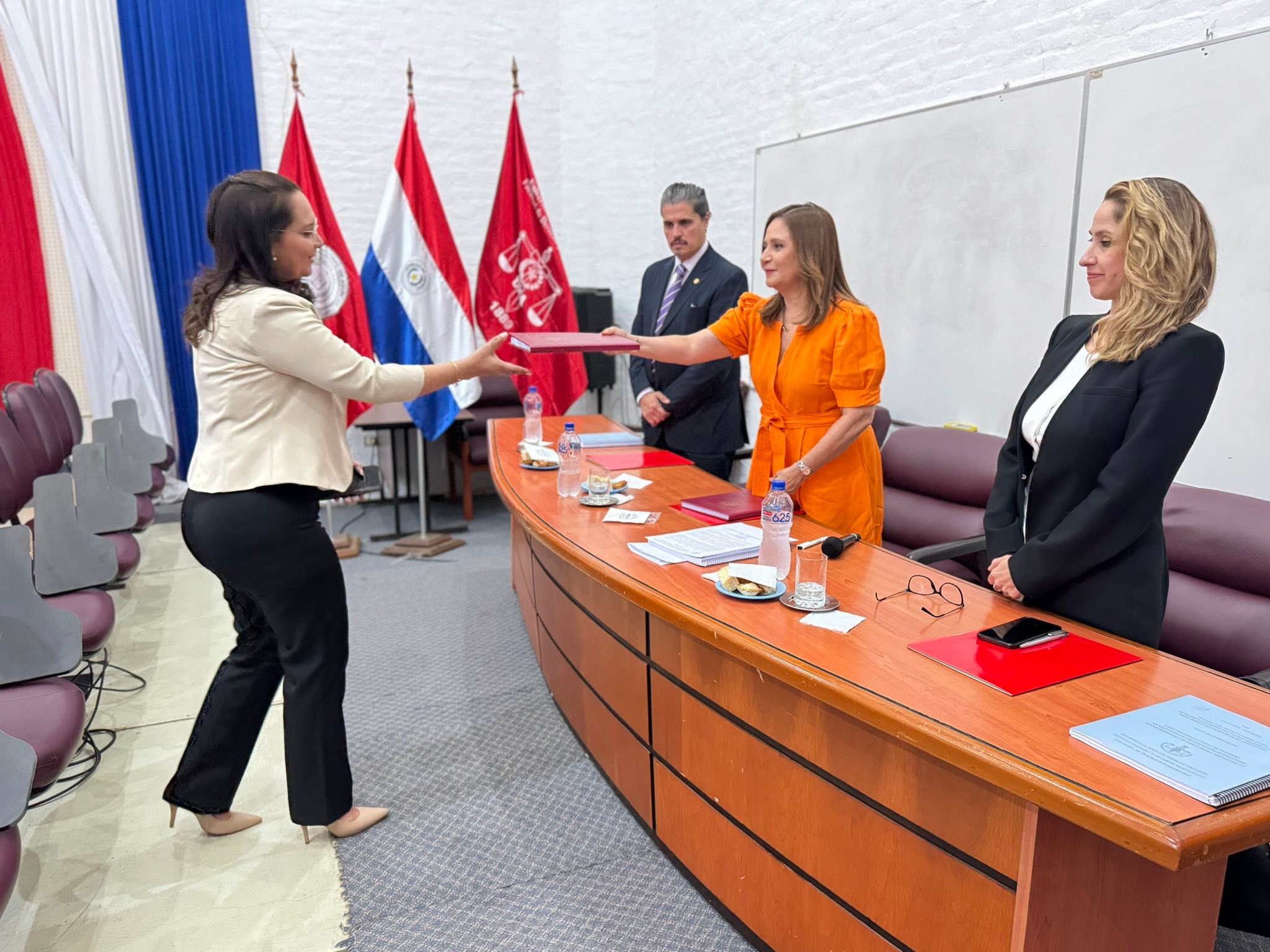 ¡Felicitamos a la nueva egresada de la Maestría en Derecho Civil y ...