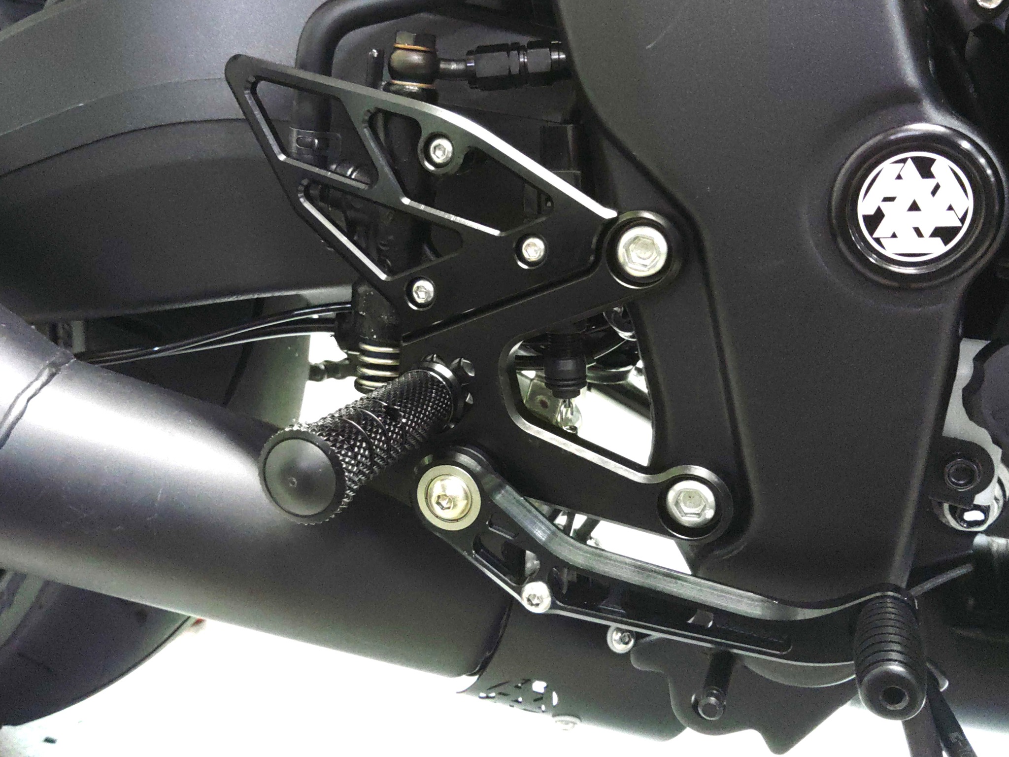 W650用マフラー」 まだまだ根強い人気のW650。 K-FACTORY では2種類の