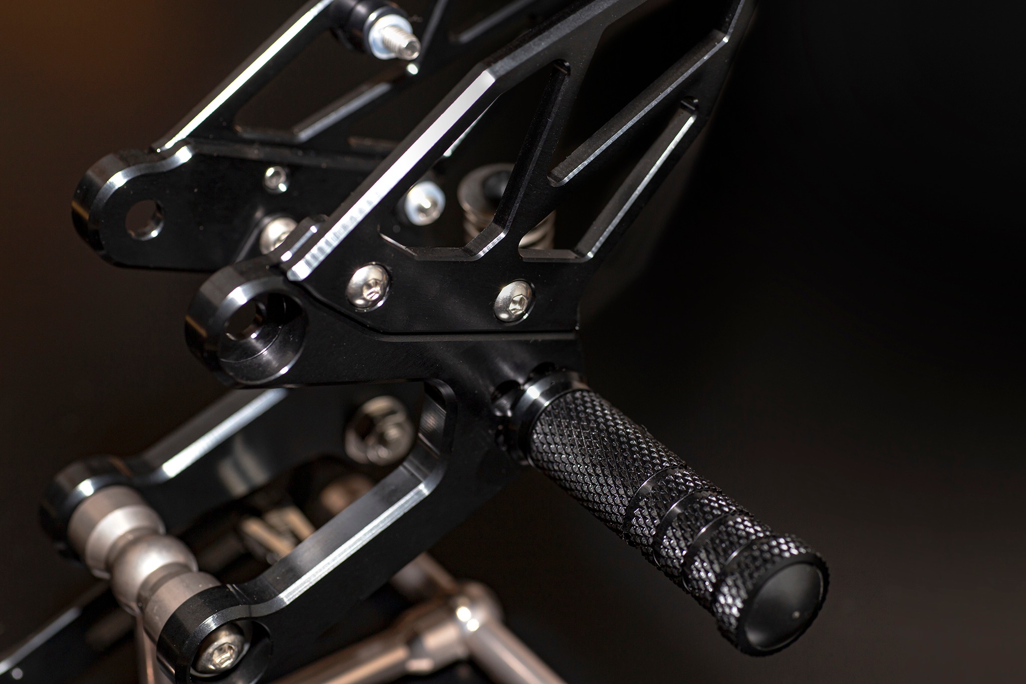 W650用マフラー」 まだまだ根強い人気のW650。 K-FACTORY では2種類の