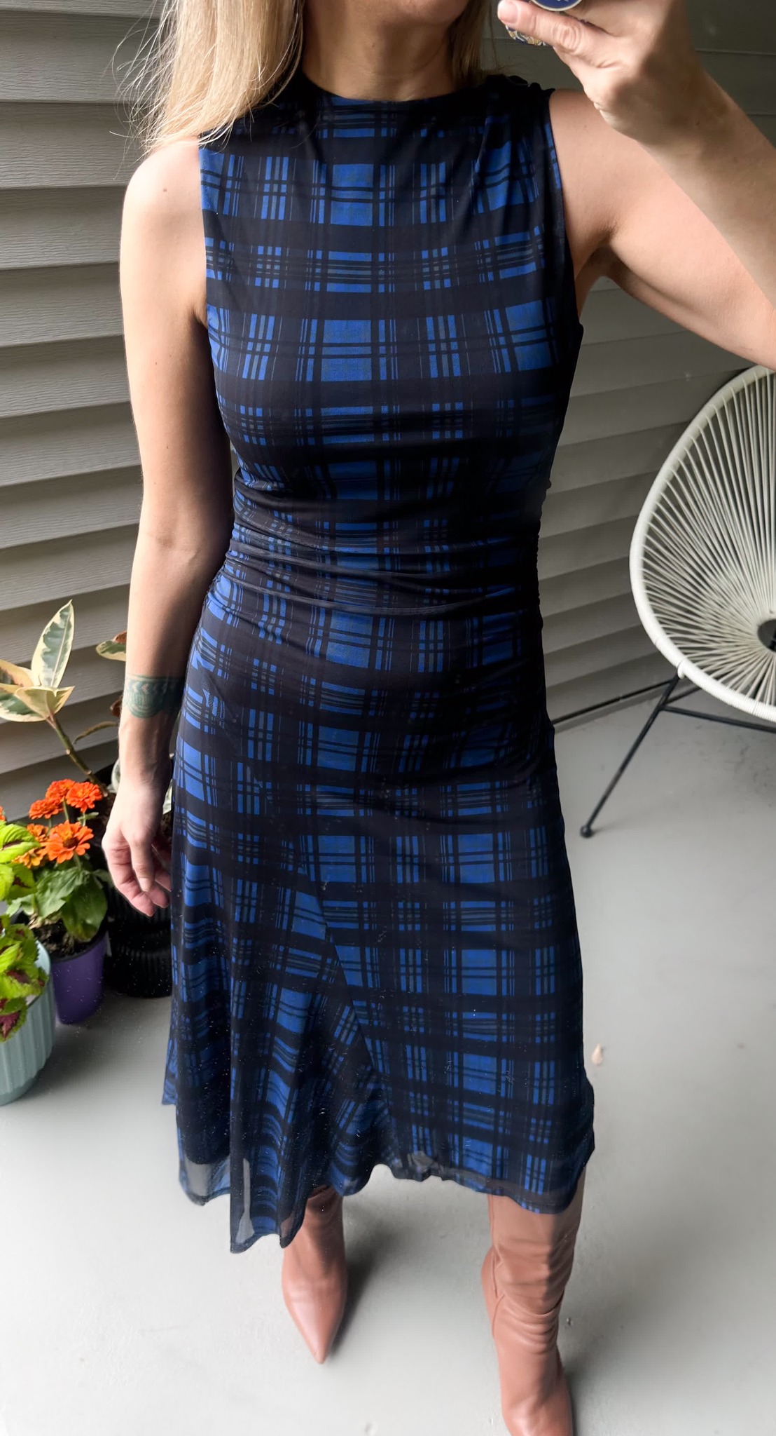 Finally got into Evereve (their fall selection is really hard to beat right now) and left with a couple of things, including this dress. I love the colors and the fit (it's