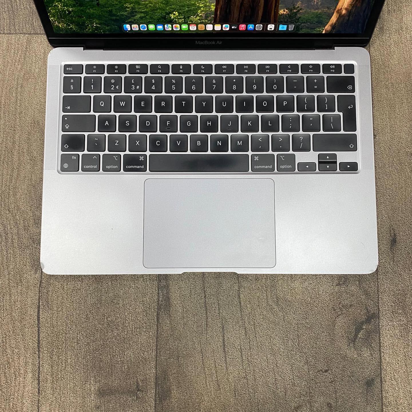 2020 Macbook Air 13″ M1 Chip 8GB 512GB with Touch ID - Ex Uk-Minor 
