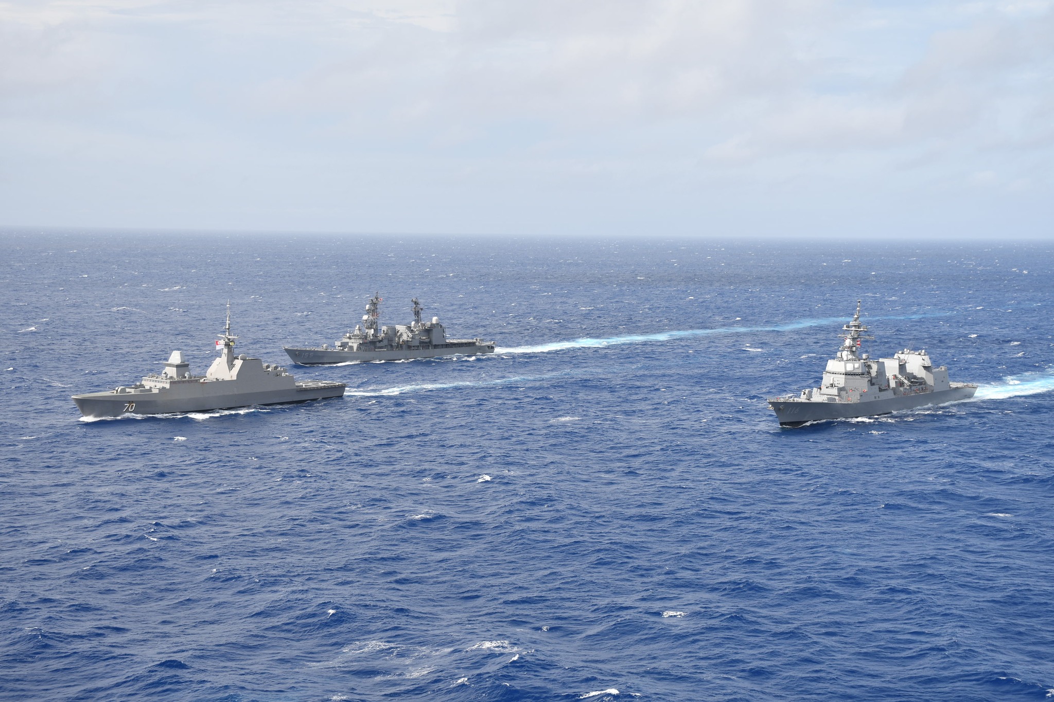 防衛省 海上自衛隊 (Japan - スリランカ海軍との親善訓練の様子
