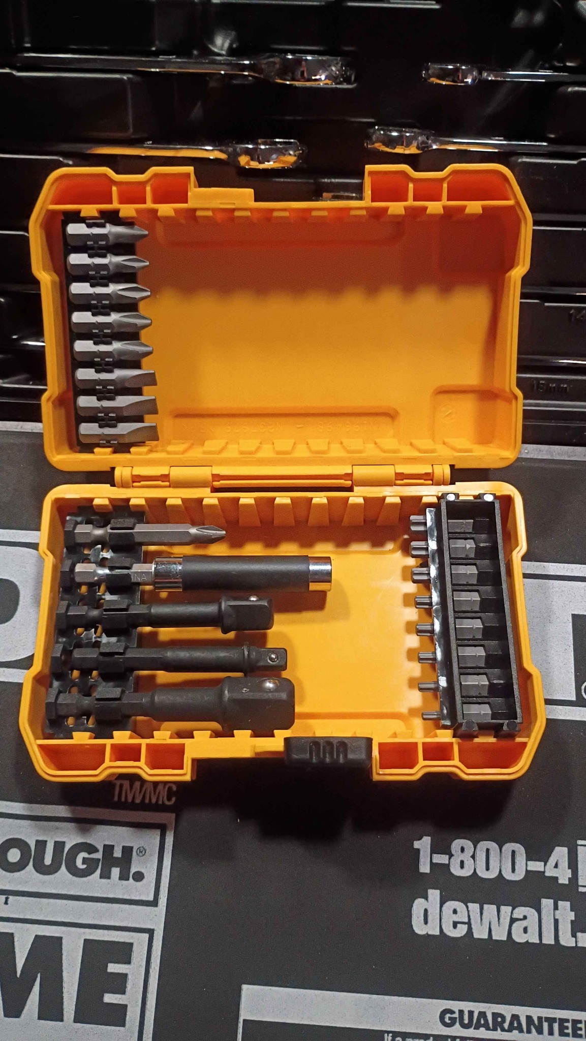 DeWalt 142 Mechanics Tool Set Yo Hablo Español - Mixed Hand Tool Sets ...