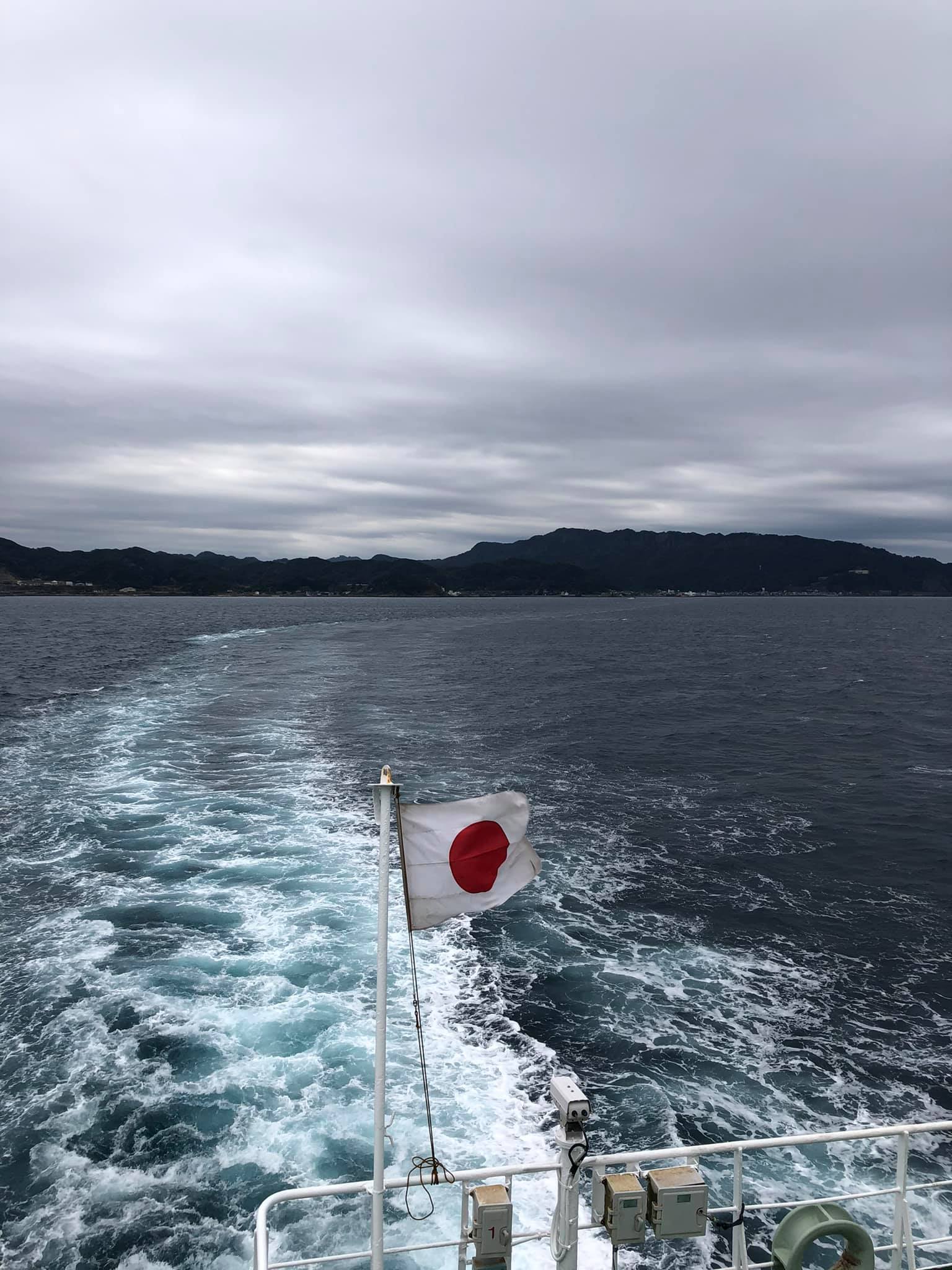 東京湾フェリー おはようございます 12月9日曇り 北風が吹いて寒い朝です 今朝は東京湾に入港する大型船が多いです Facebook