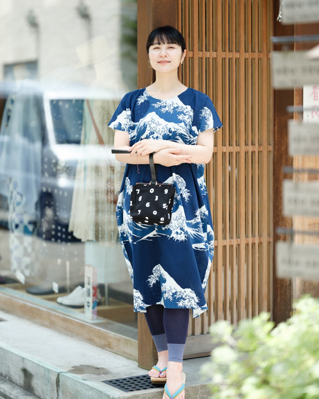角袖が特徴の羽織もの『モスリン 角袖風靡 片身替わり』が新発売！紐を