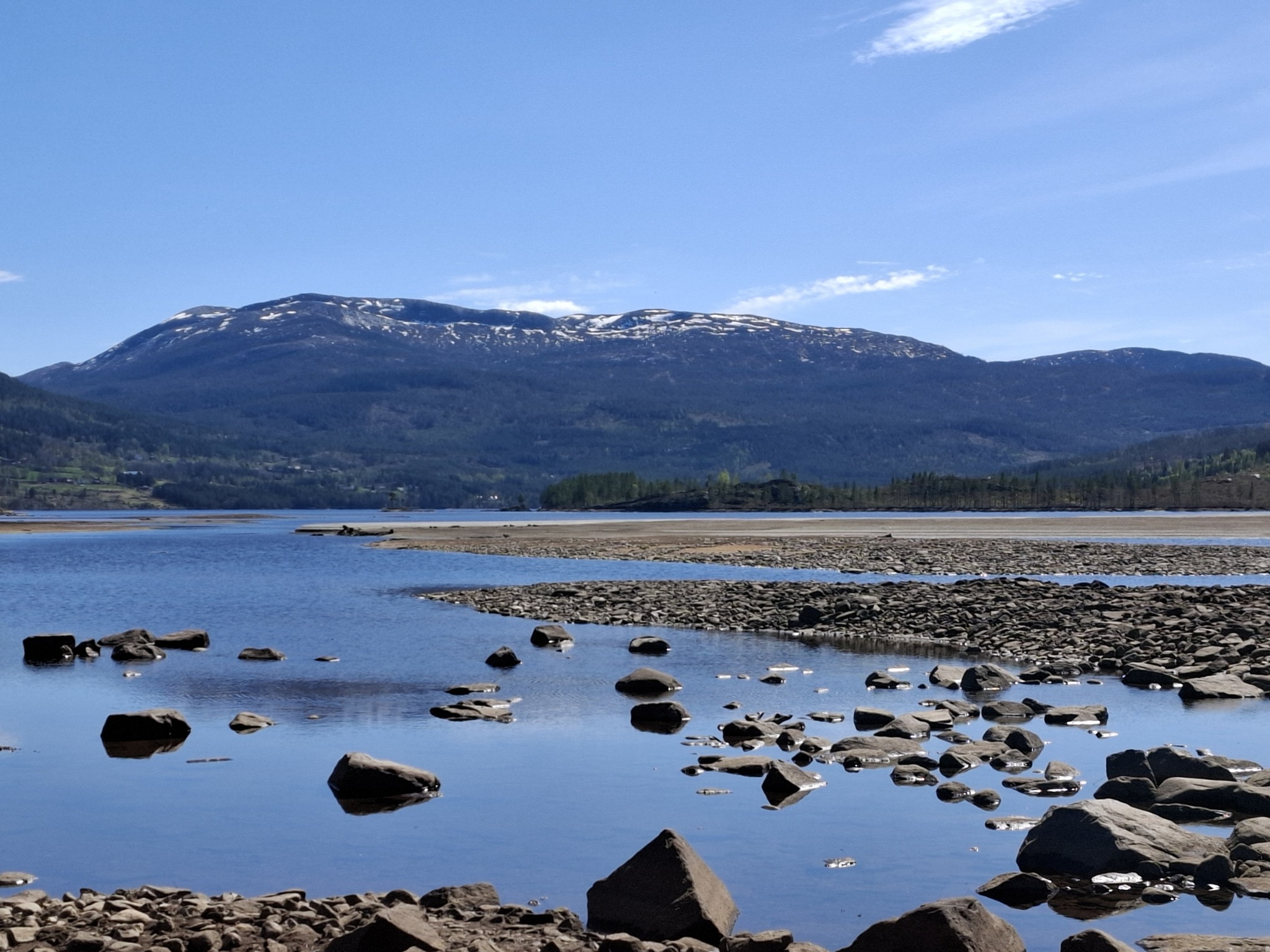 Tur til Haråsstøylen og utløpet av Åmdalsåi. 4 timar/ 8 km tur/ retur.