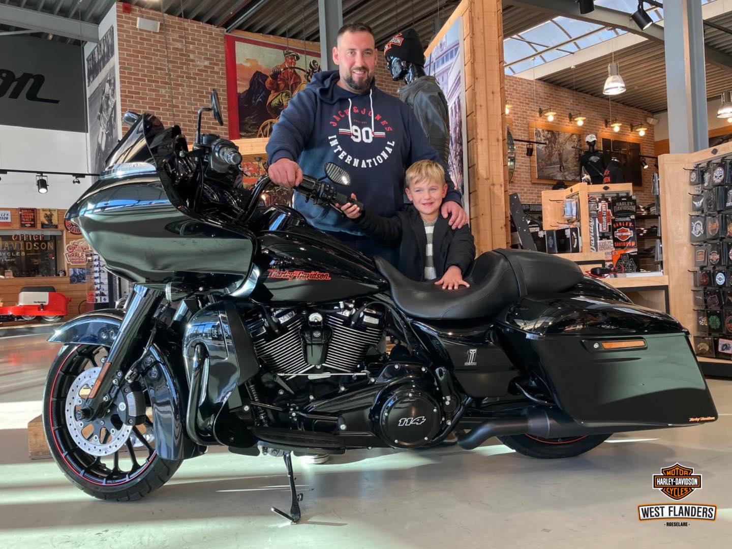 Harley - Michael kwam bij ons deze fantastische Road Glide ophalen ...