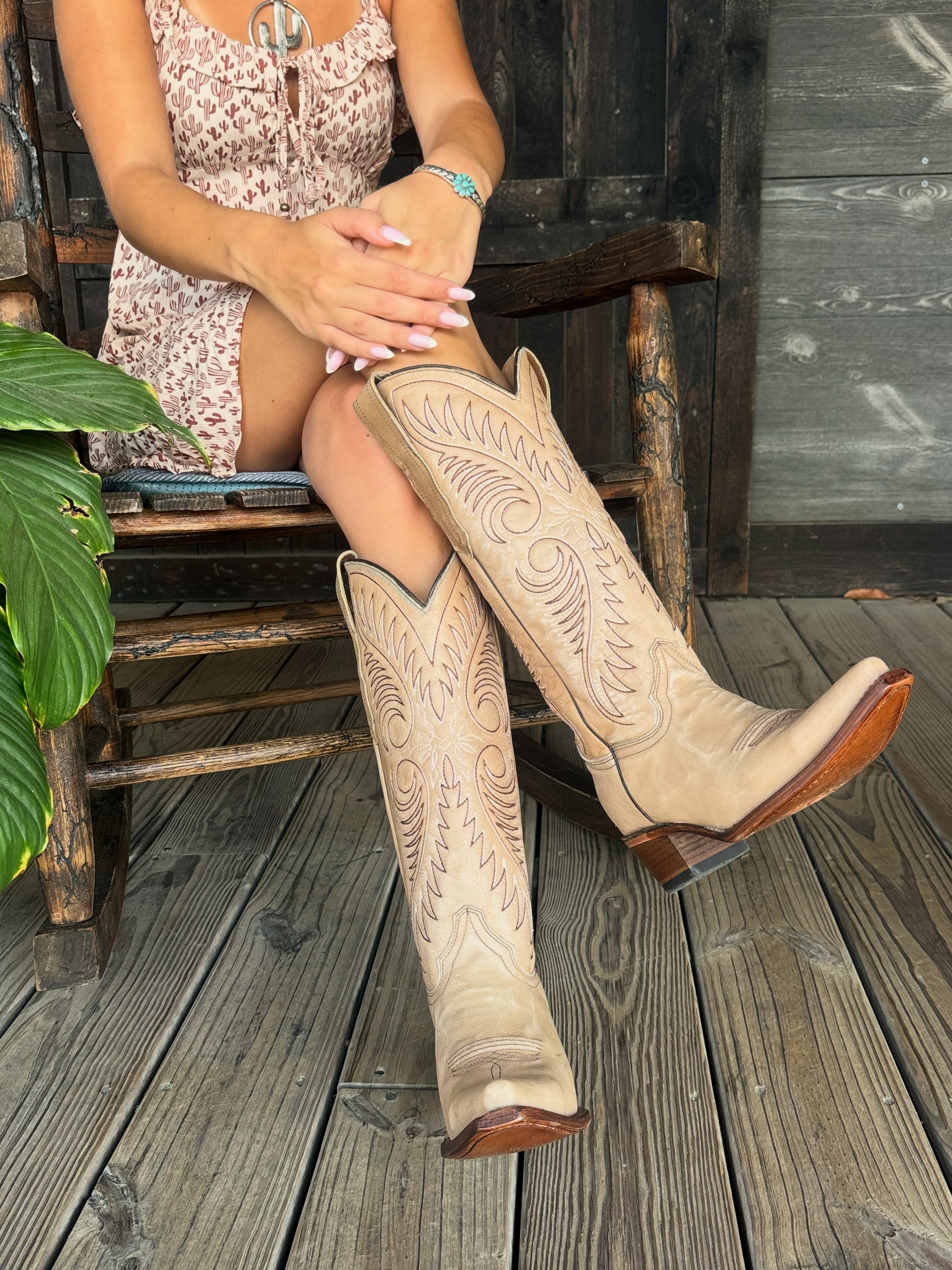 ladies dress western boots Classic. Feminine. Effortlessly Western. The perfect boot for jeans or your favorite sundress. 🤠✨ Style L6116 Corral #corralboots #westernwear #cowgirlboots #circlegboots Vinci Leather Shoes