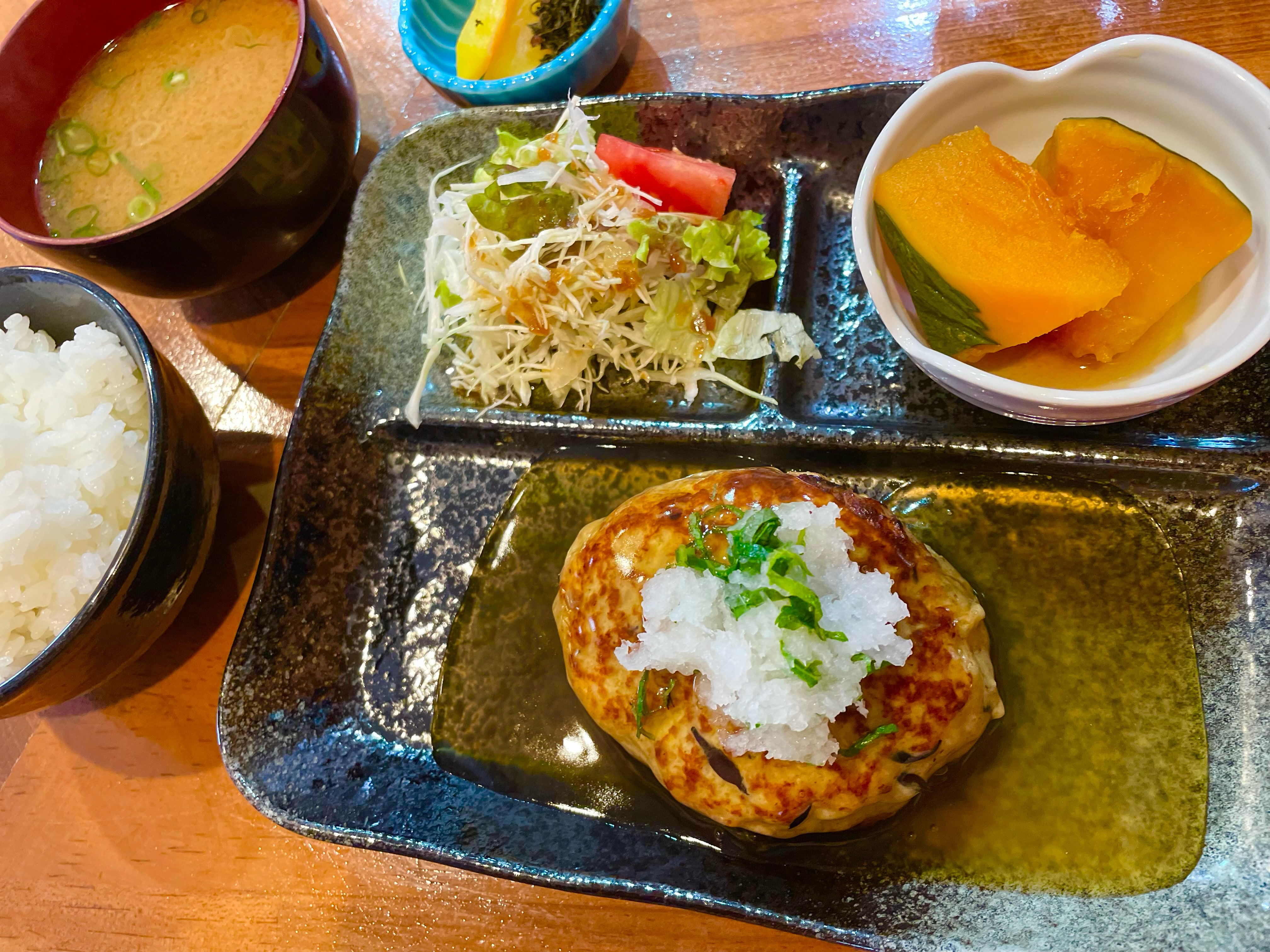 お昼ごはん、喫茶 ついんくる