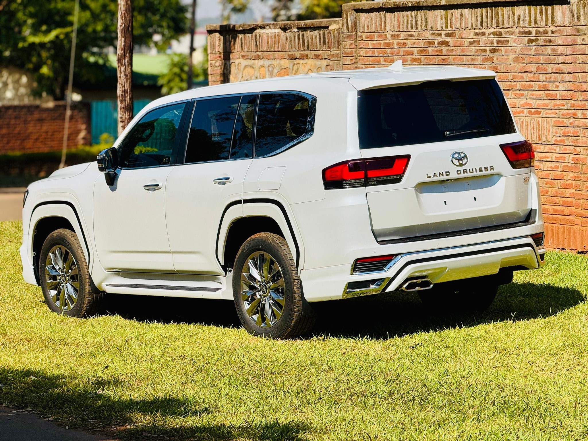 💥2025 Toyota Land Cruiser ZX Location: Lilongwe Mileage: 8,000km