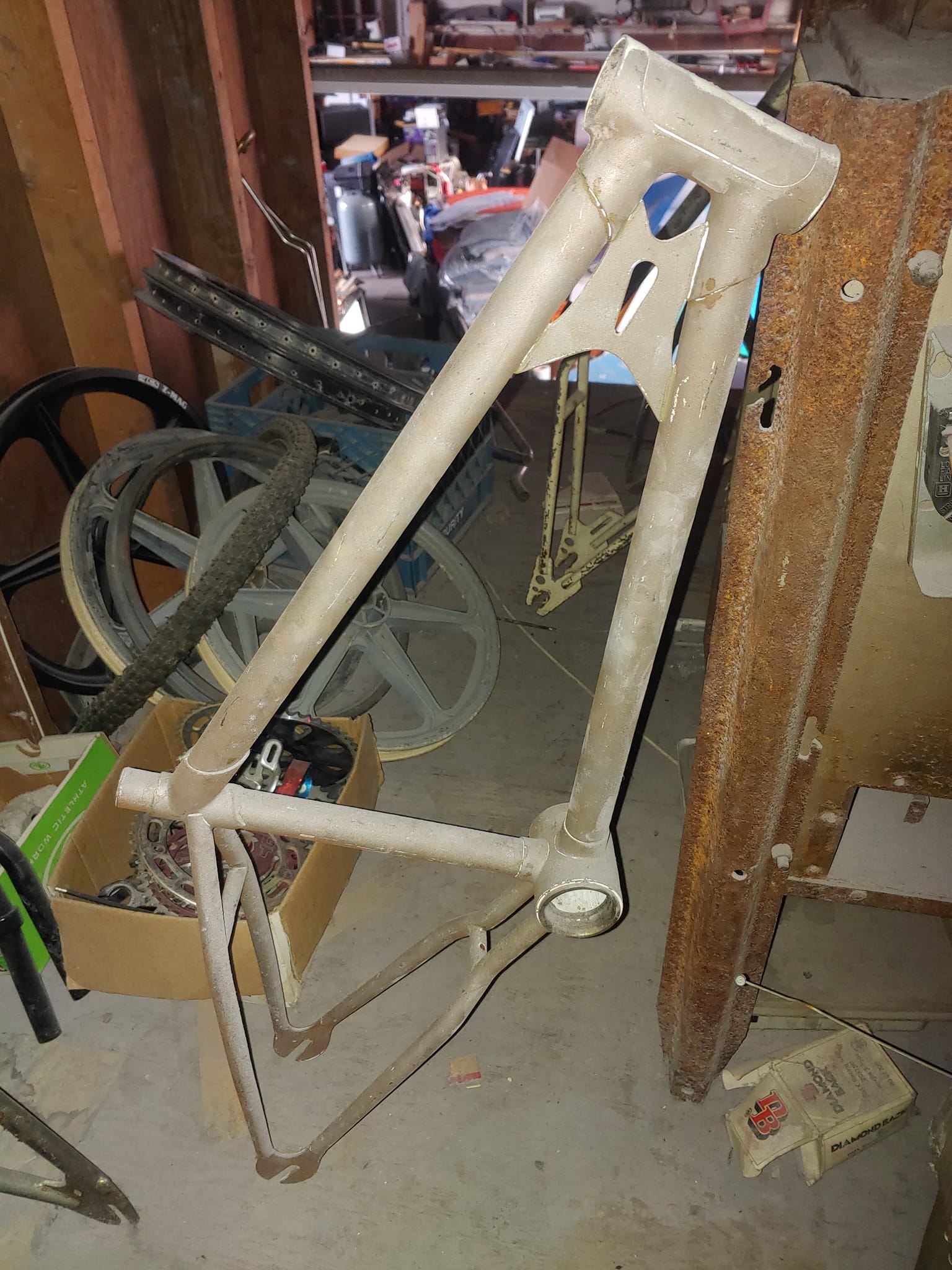 What is the frame make of this old BMX bike?