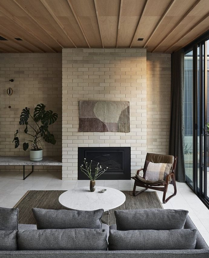 Mid-Century - In a quiet residential neighborhood of Adelaide ...