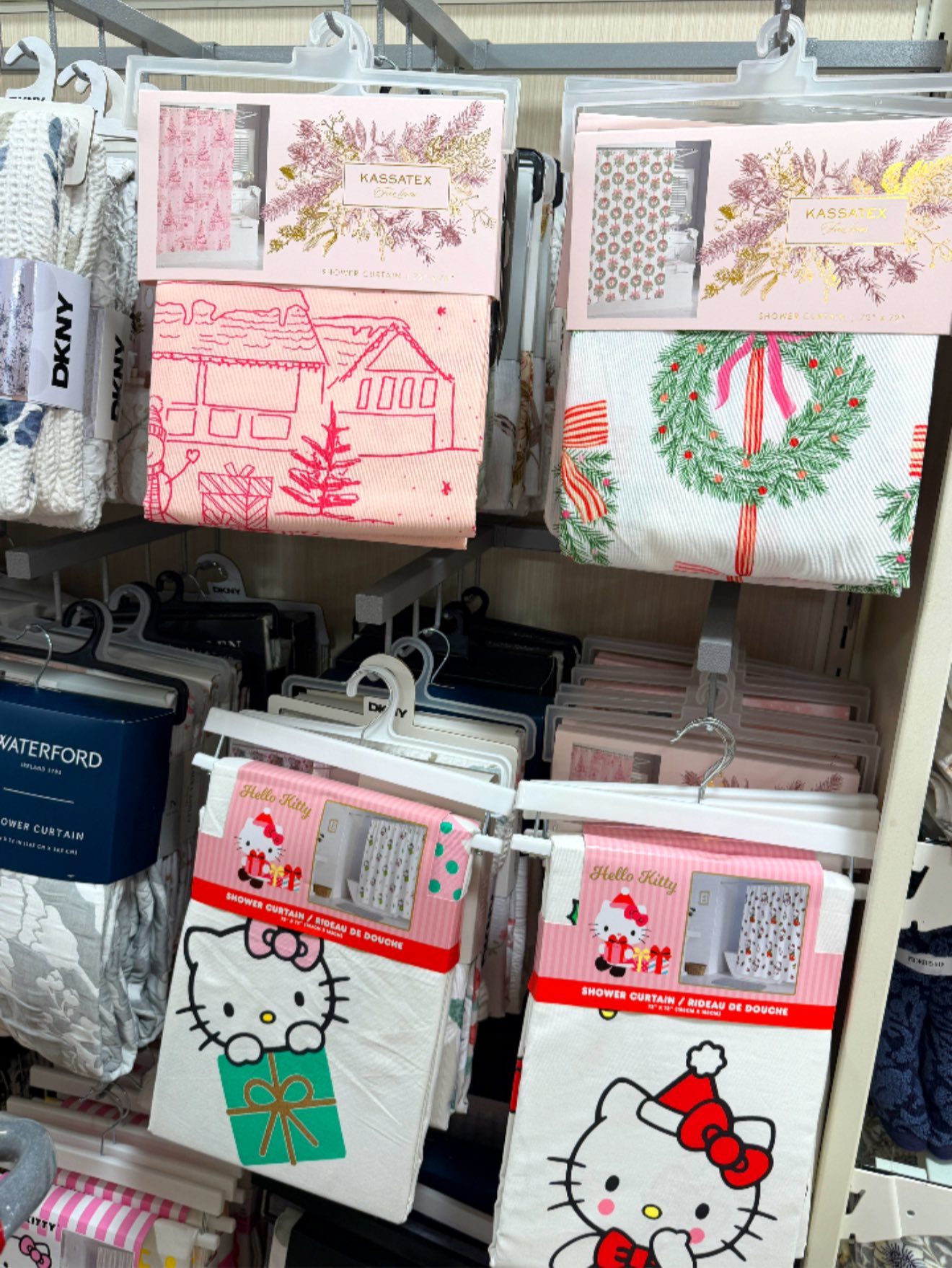 Beauty - Christmas shower curtains spotted at homegoods 🎀🎄🎅🏻😱 | Facebook