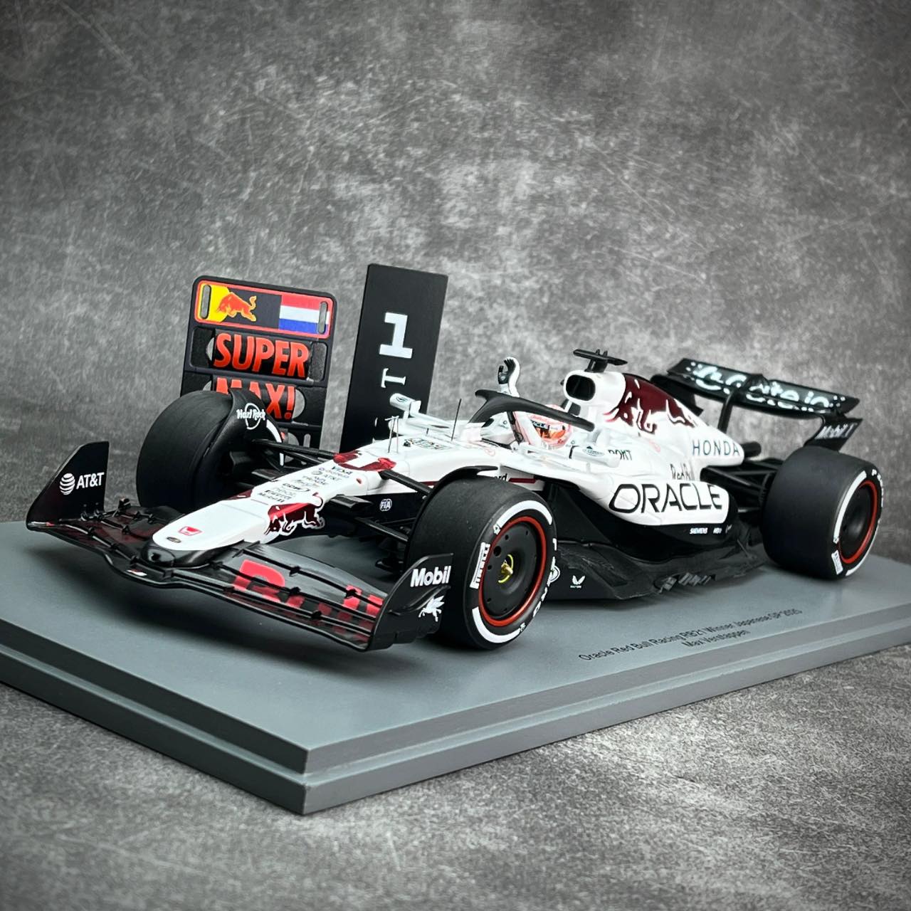 PRE ORDER : Spark 1:18 RED BULL RACING RB21 NO.1 ORACLE RED BULL