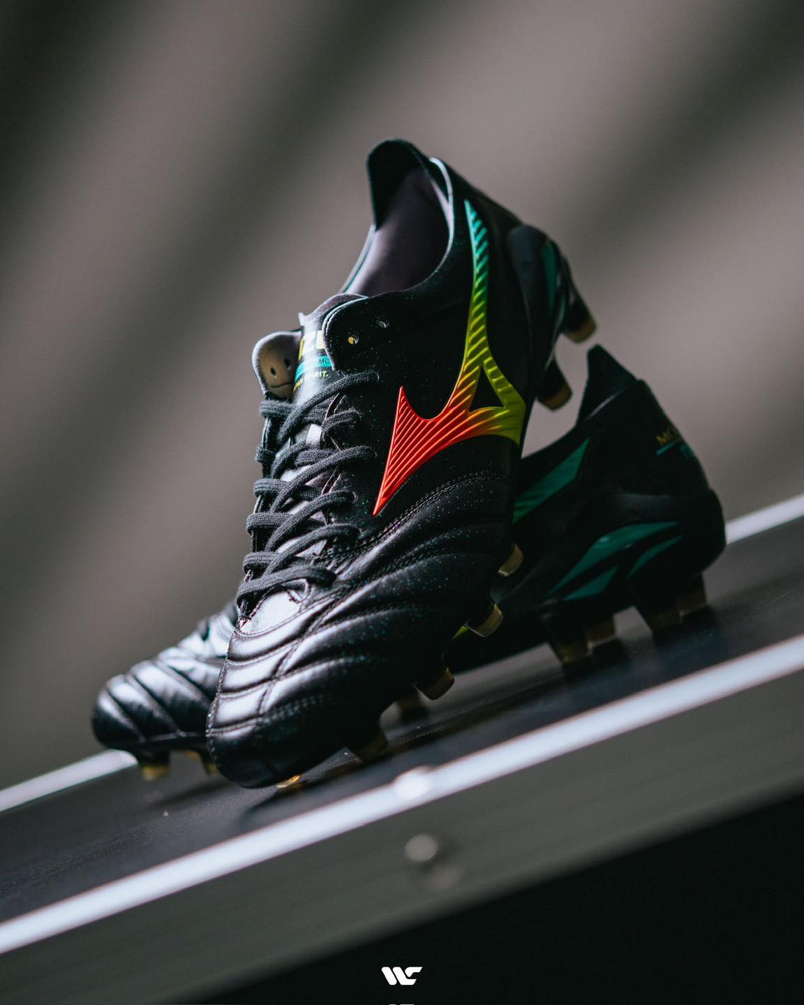 MIZUNO 'Bright Black' Pack ⚫️🎨 Available now at: Mizuno α III