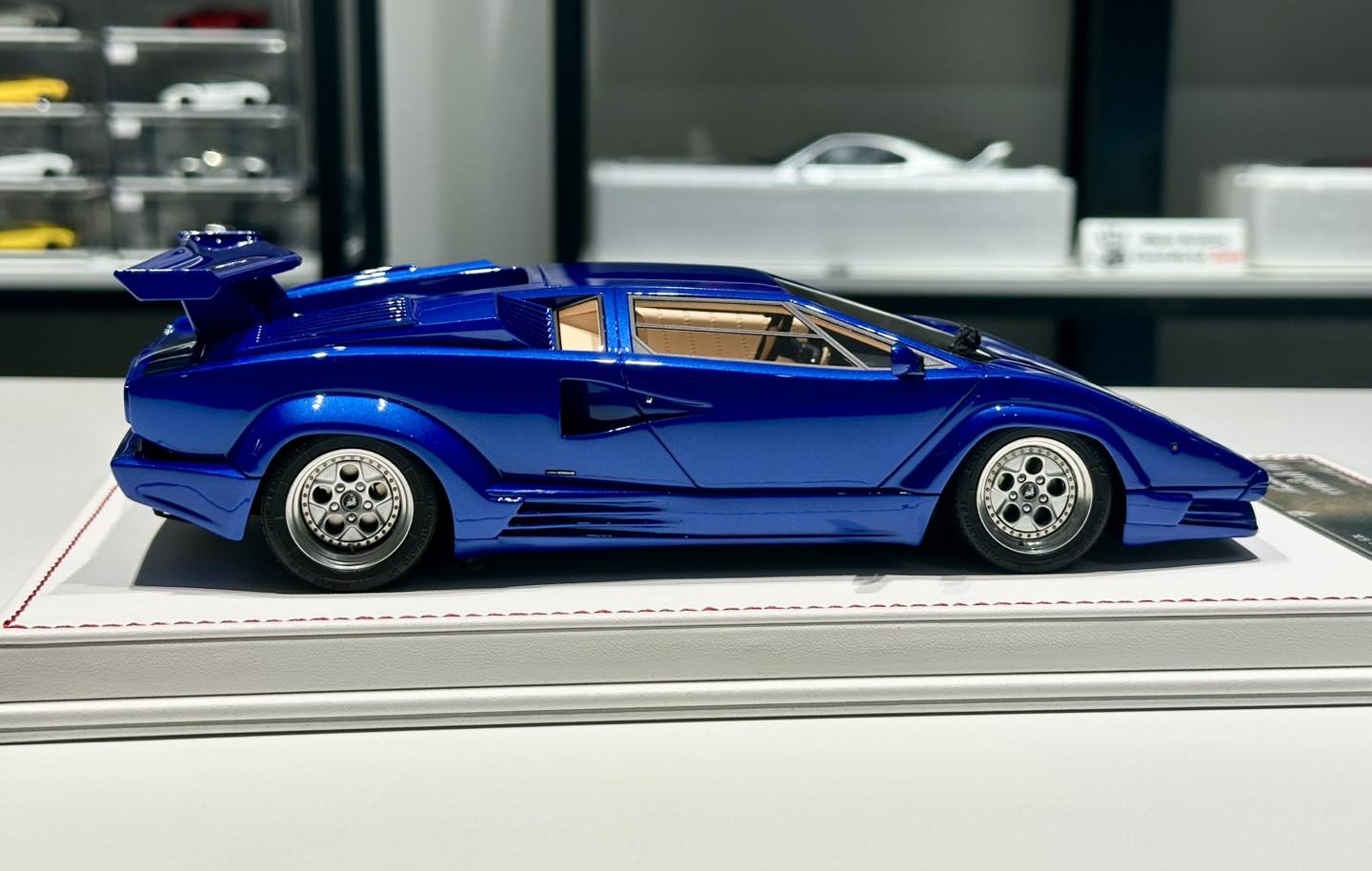 New in stock 1/18th Davis Giovanni Lamborghini Countach 25th 