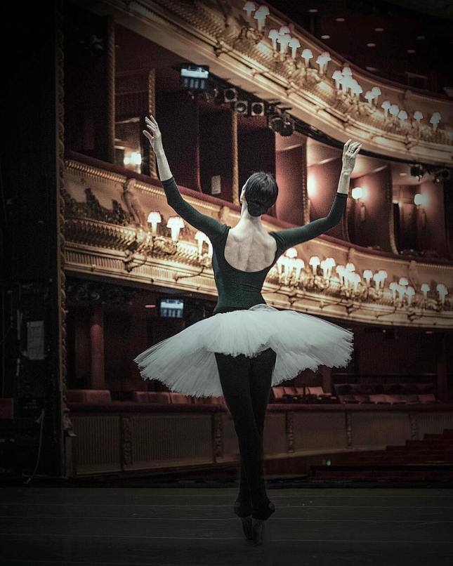 Viktoria Tereshkina rehearsing Swan Lake at The Royal Opera House