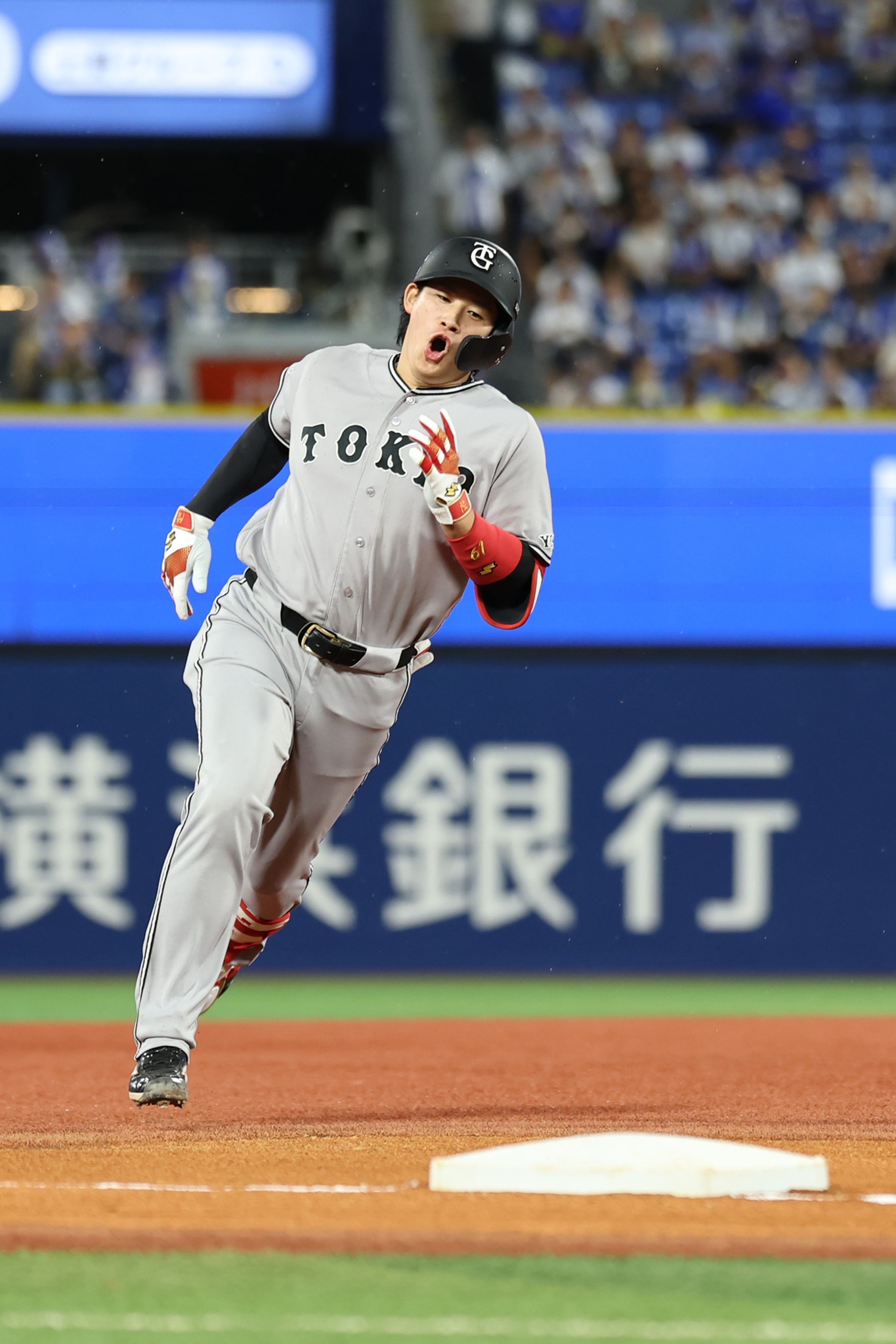 読売ジャイアンツ - 本日11月4日は脇谷亮太選手の35歳の誕生日です