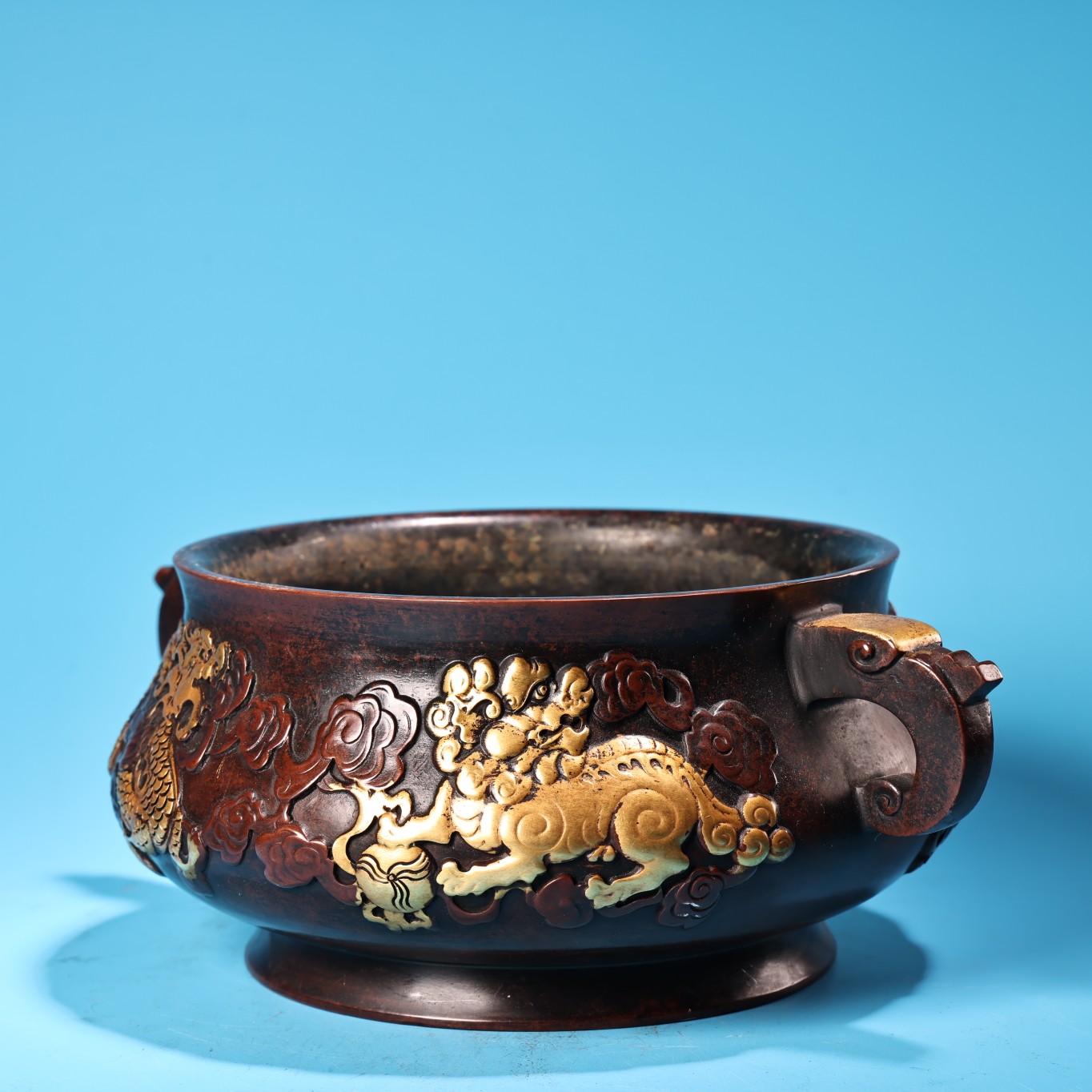 珍品舊藏收純銅紫銅高浮雕鏨刻鎏金四神獸香爐工藝精湛器型款式精美尺寸