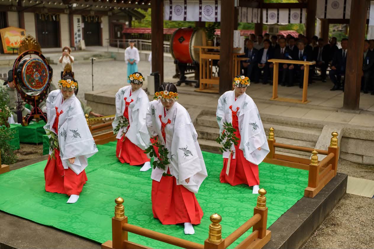 根上がり札」 皆様、新年明けましておめでとうございます。 本年も皆様