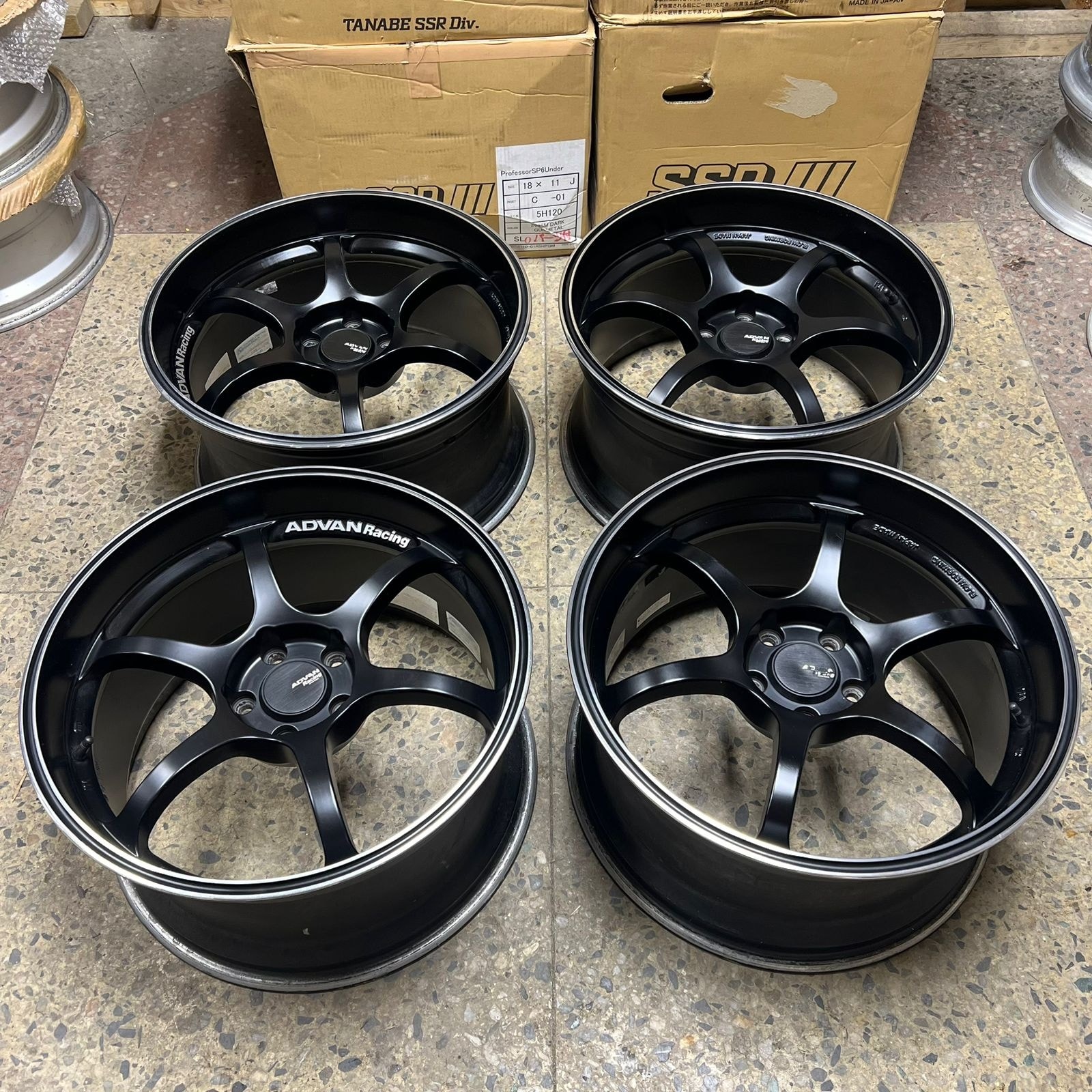 Advan Racing RG-D. 140 19x10 et 35 5-114 Brembo ok 9,7 kg MAT 