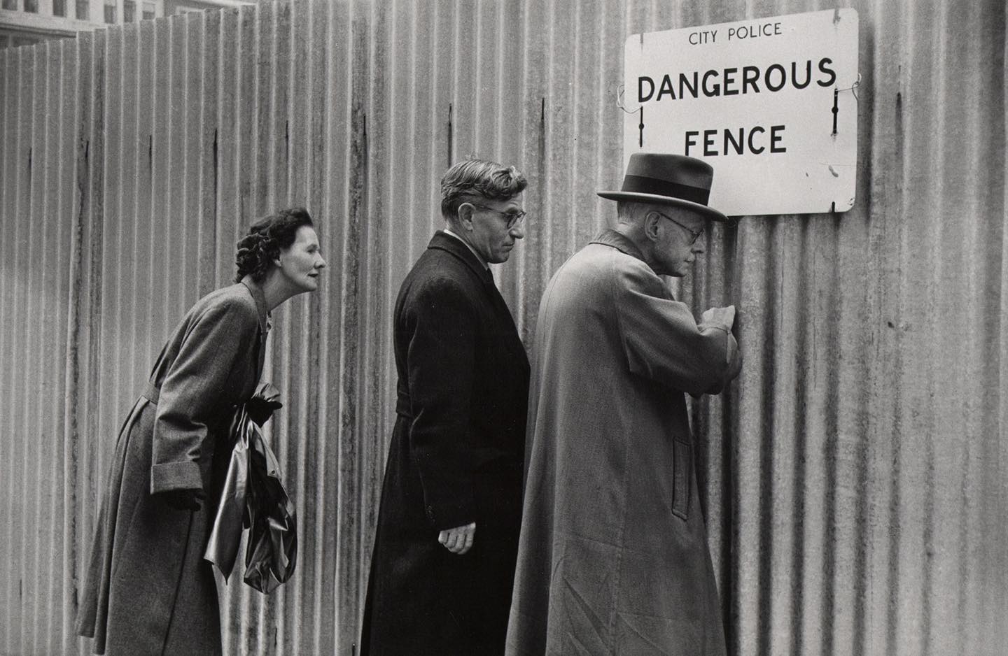Simple - Photography by Marc Riboud Dangerous Fence, London, 1954 Marc ...