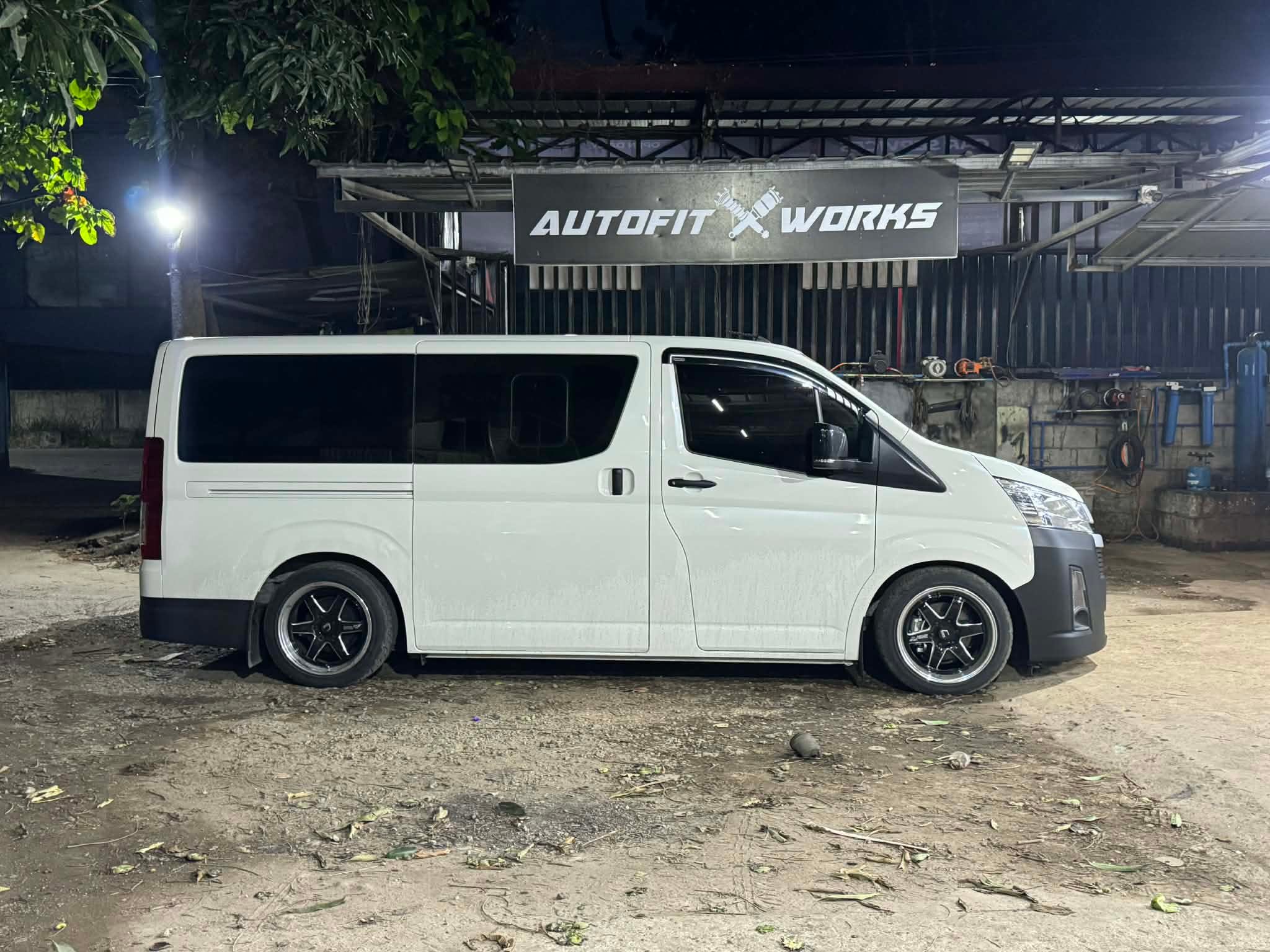 TOYOTA HIACE COMMUTER DELUXE... - Autofitworks Pampanga | Facebook