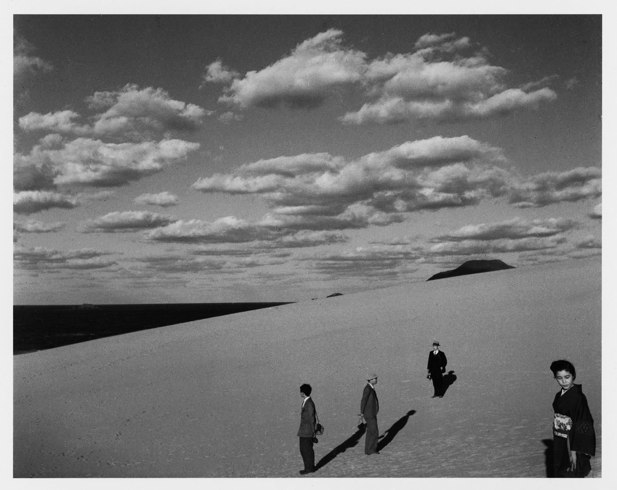 © Shoji Ueda (1913-2000) - Trick of the moonlight