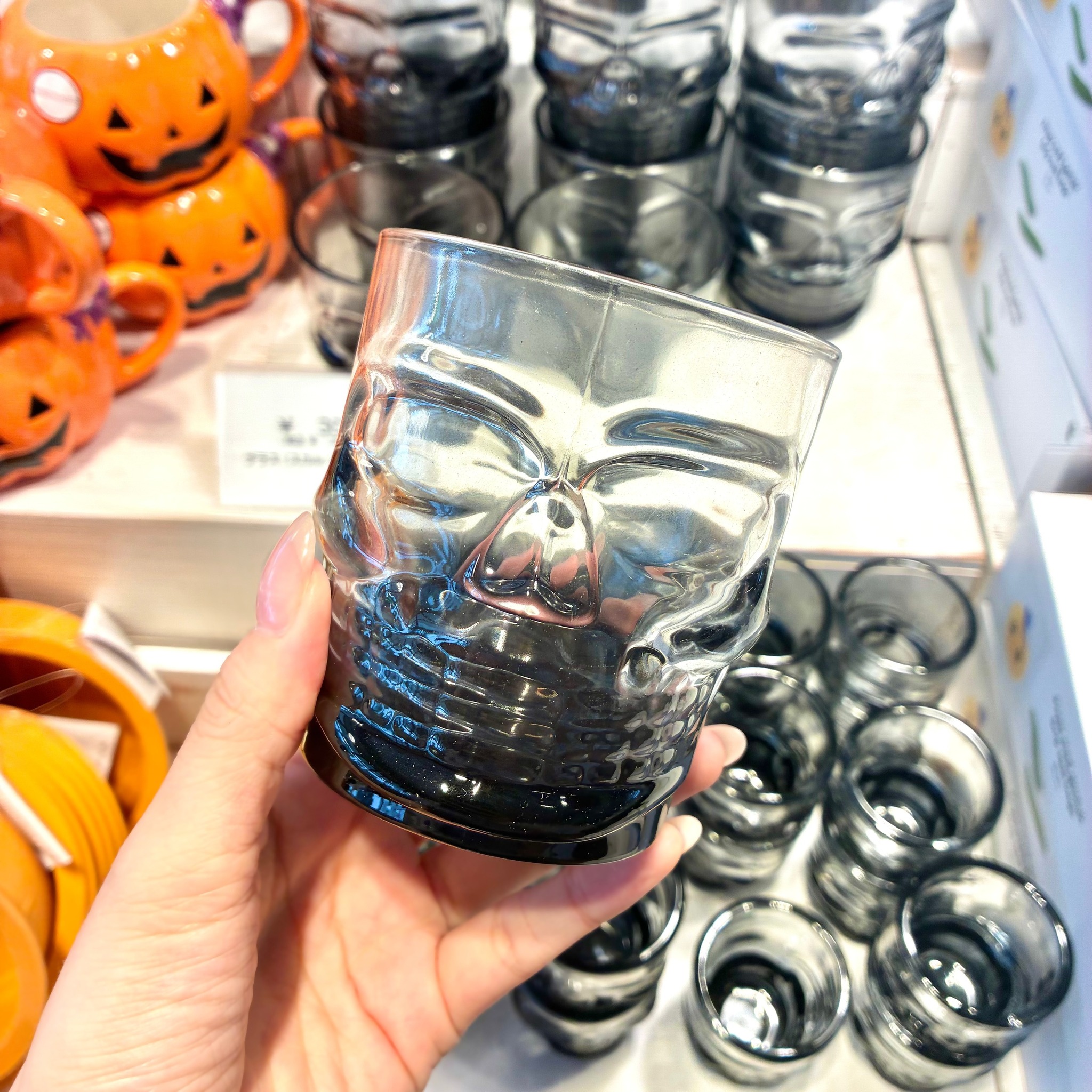 きらきら✨ ゆらゆら🕯️ ガラスのキャンドルホルダーに灯りをともすと