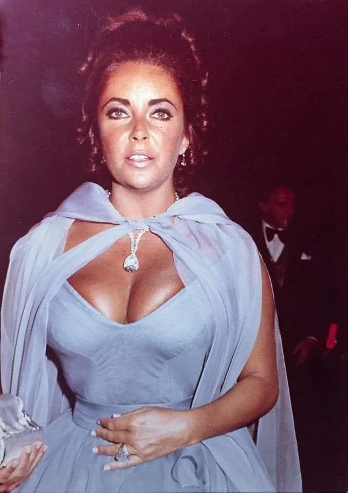 elizabeth taylor blue oscar dress Taylor's 1970 Oscars periwinkle evening gingham Baby, just say yes... Media:Paper pattern