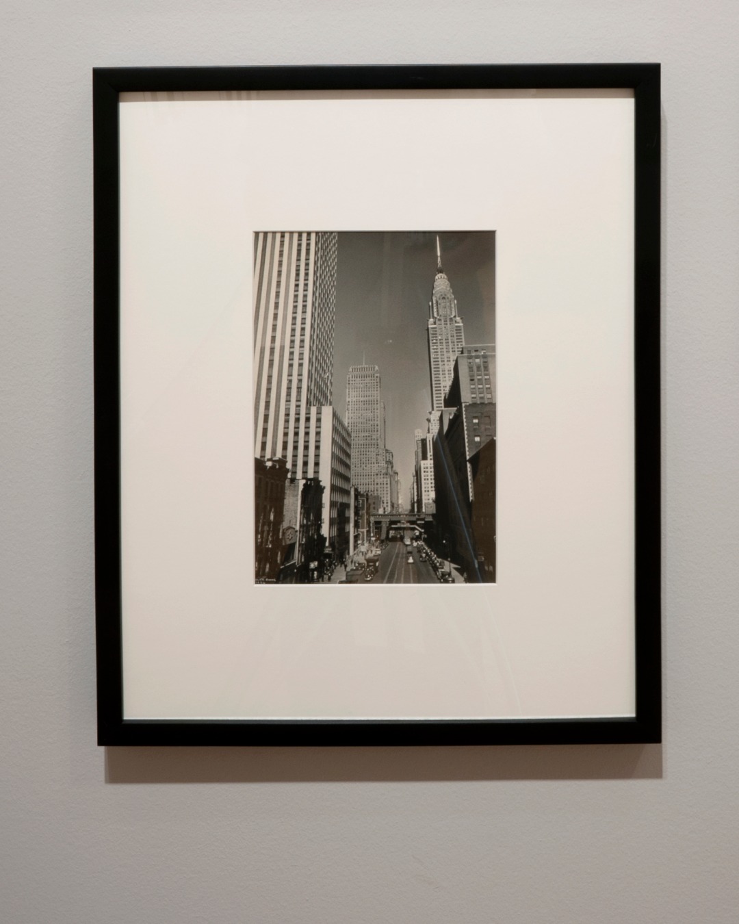 In 1930, German Jewish photographer Ilse Bing moved to Paris and
